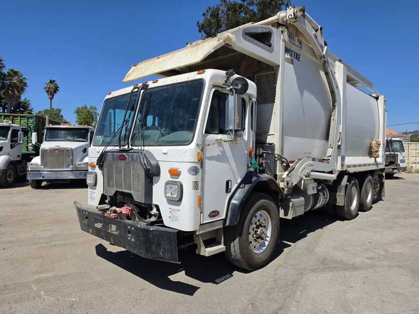 2021 Peterbilt Labrie Front Loader