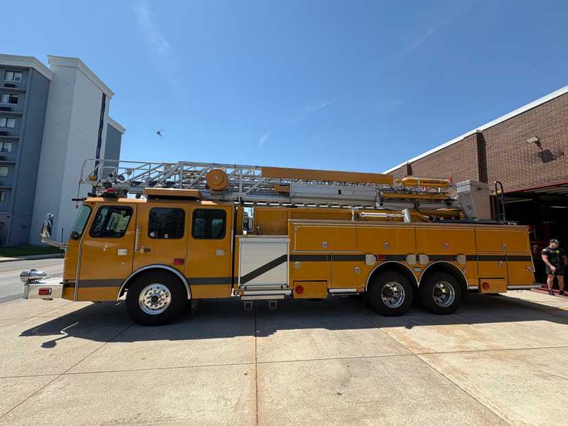 1999 E-One Cyclone 100' Quint — photo 7