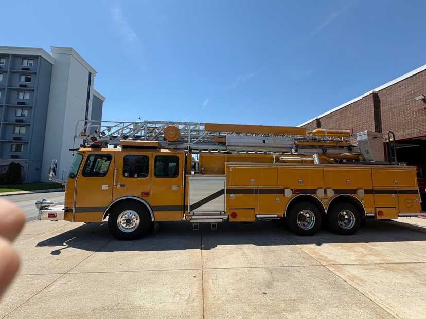 1999 E-One Cyclone 100' Quint — photo 5