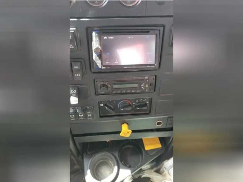2014 Caterpillar CT660 — photo 8