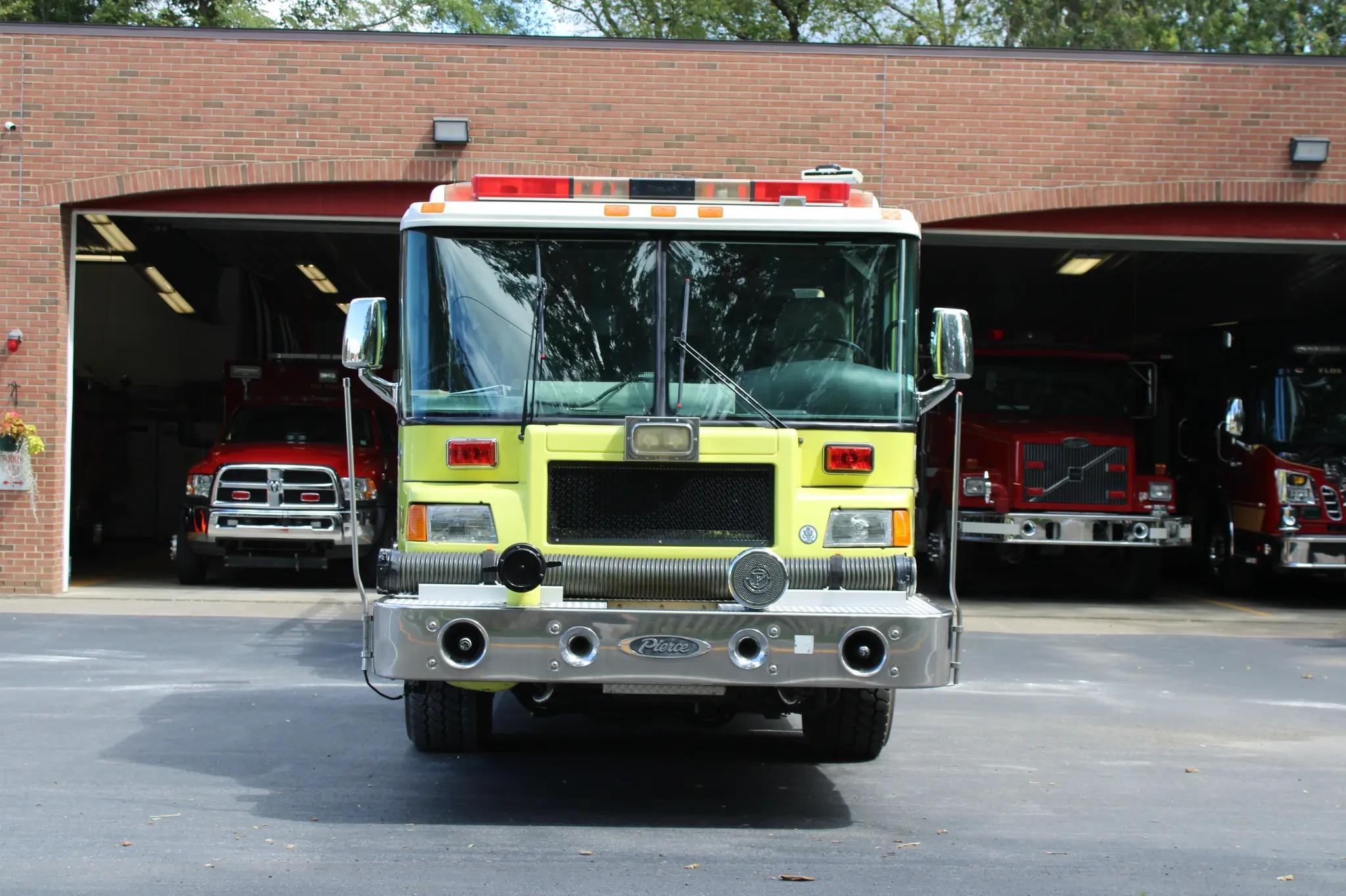 1998 Pierce Quantum Pumper - image 2