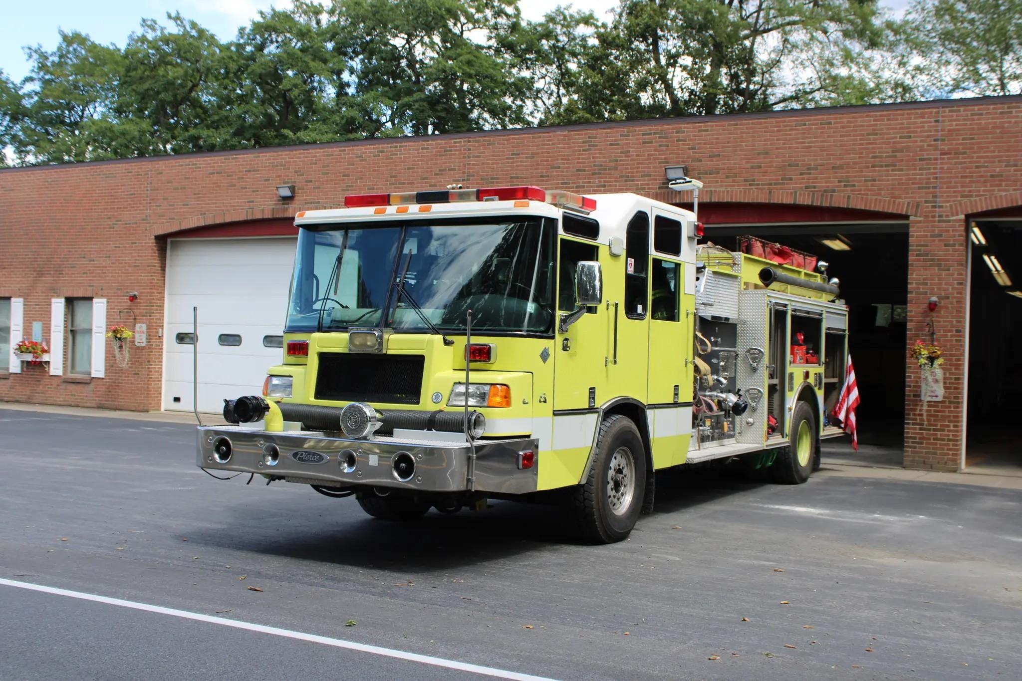 1998 Pierce Quantum Pumper - image 1
