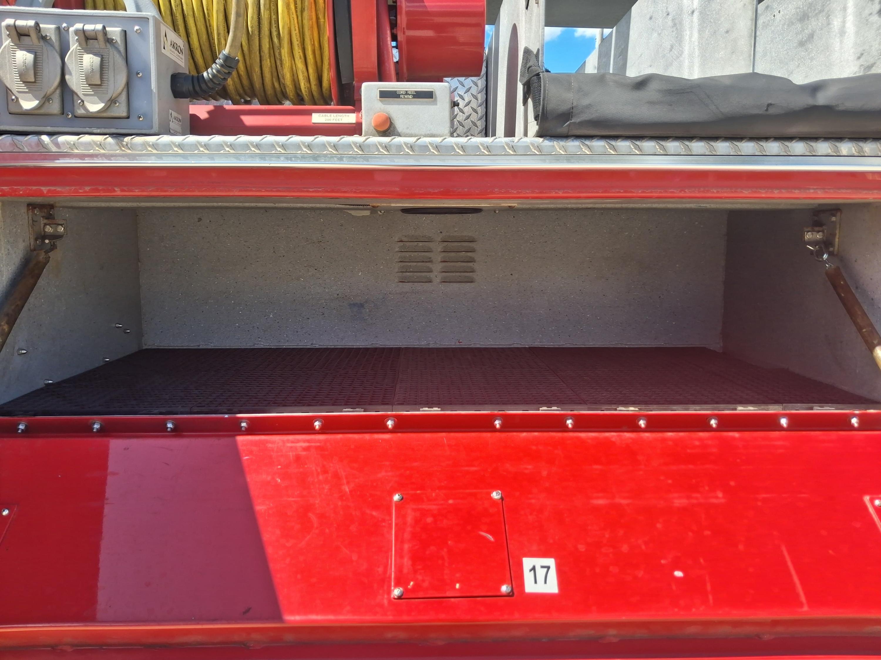2003 Seagrave Aerialscope 95' Tower - image 46