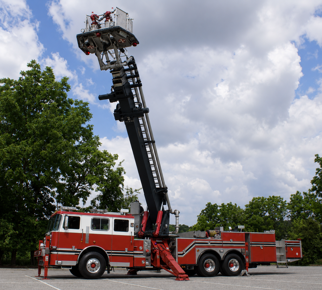 2003 Seagrave Aerialscope 95' Tower - image 11