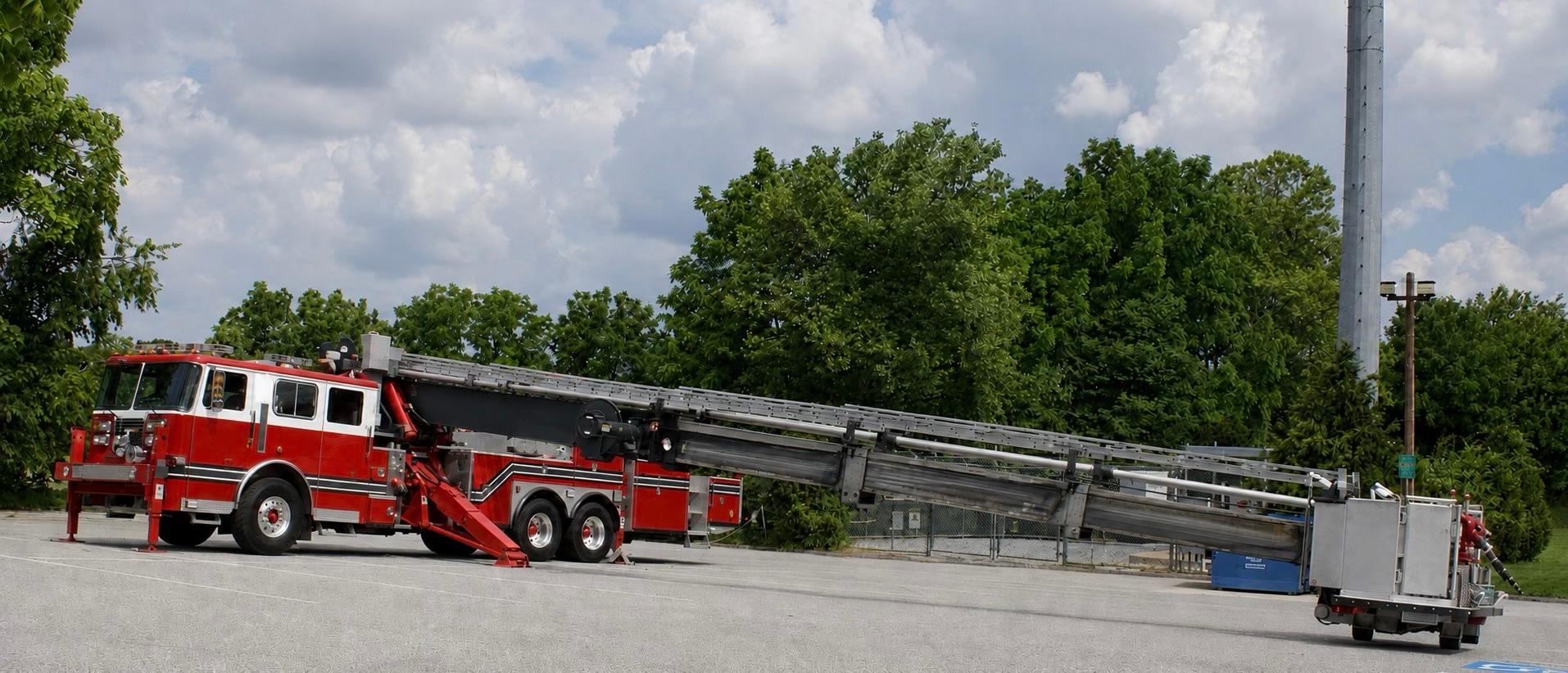 2003 Seagrave Aerialscope 95' Tower - image 8