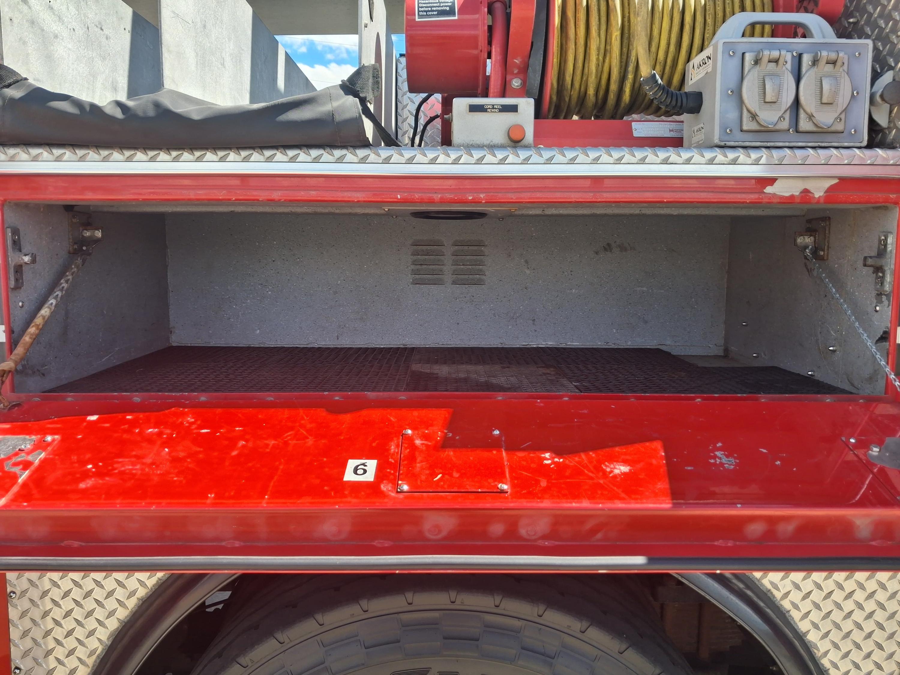 2003 Seagrave Aerialscope 95' Tower - image 38