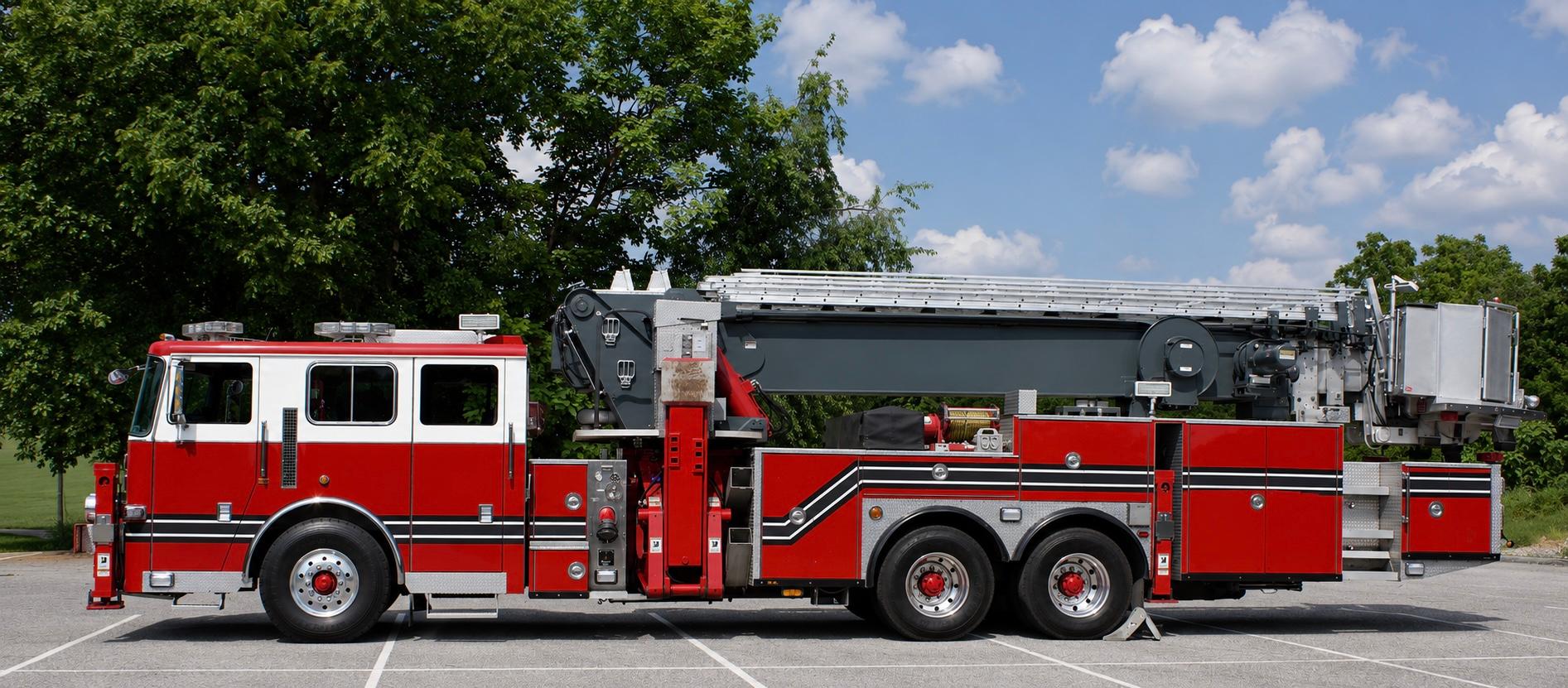 2003 Seagrave Aerialscope 95' Tower - image 6