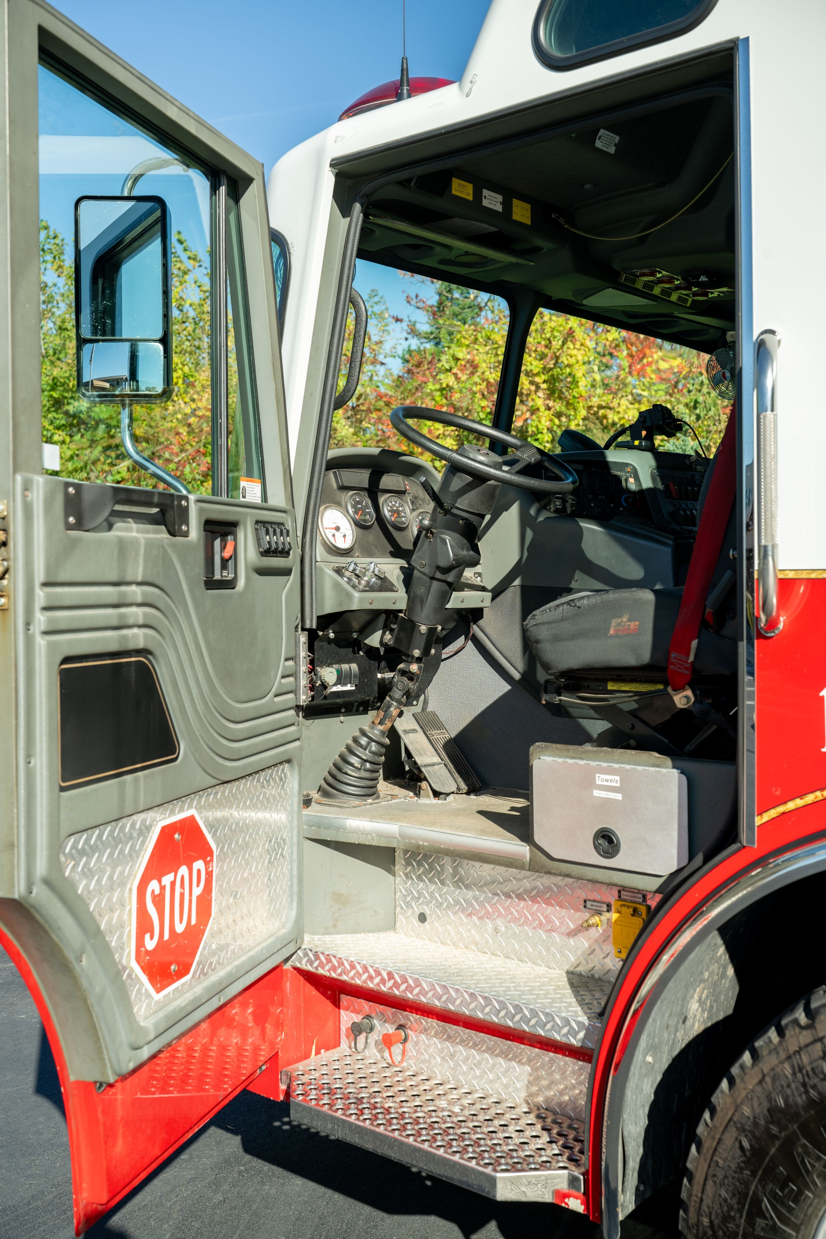 2005 KME American LaFrance Heavy Rescue - image 10