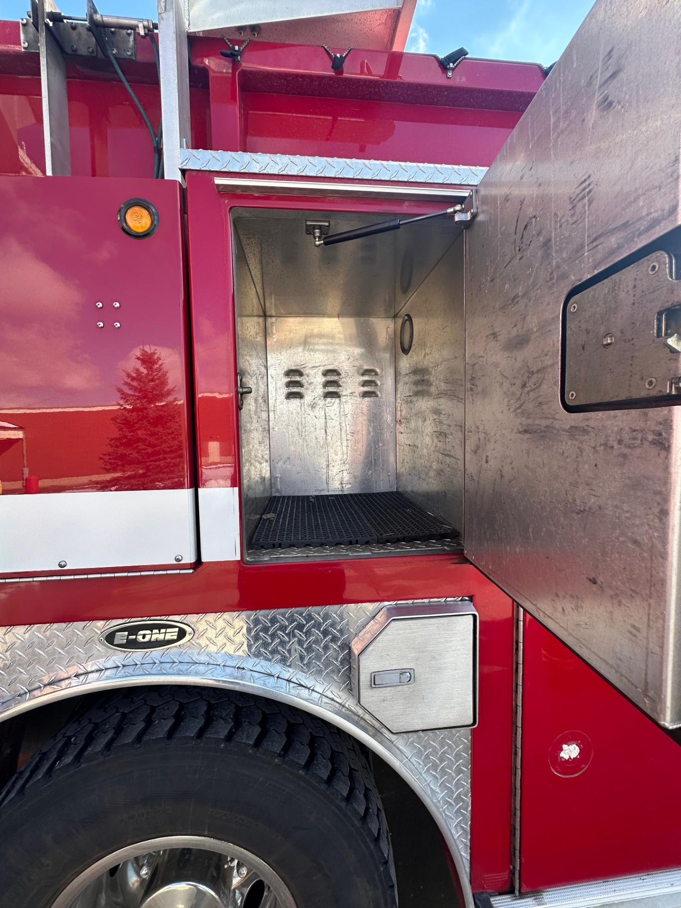 2000 E-One Cyclone Pumper - image 24