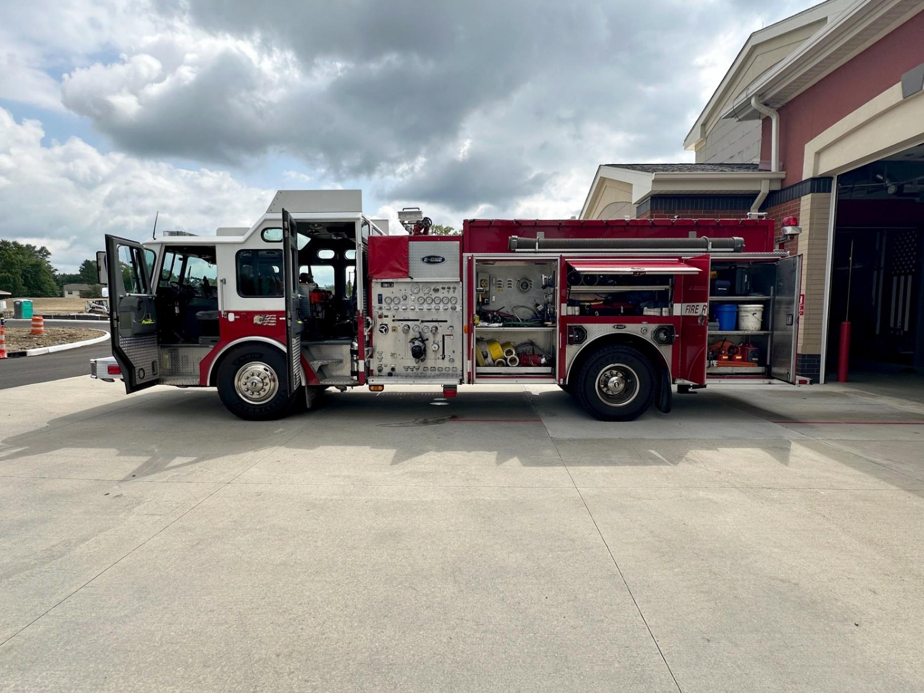 2000 E-One Cyclone Pumper - image 7