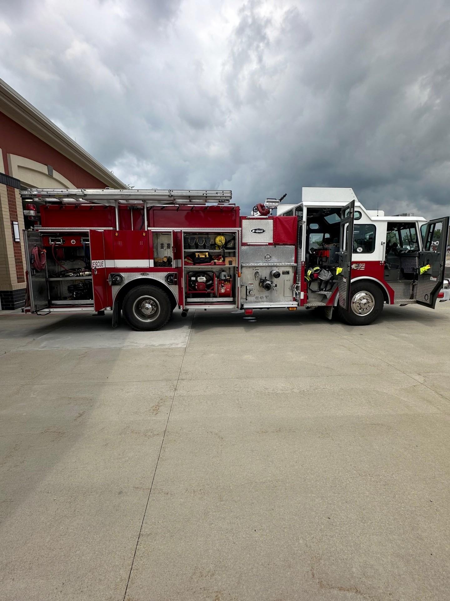 2000 E-One Cyclone Pumper - image 8