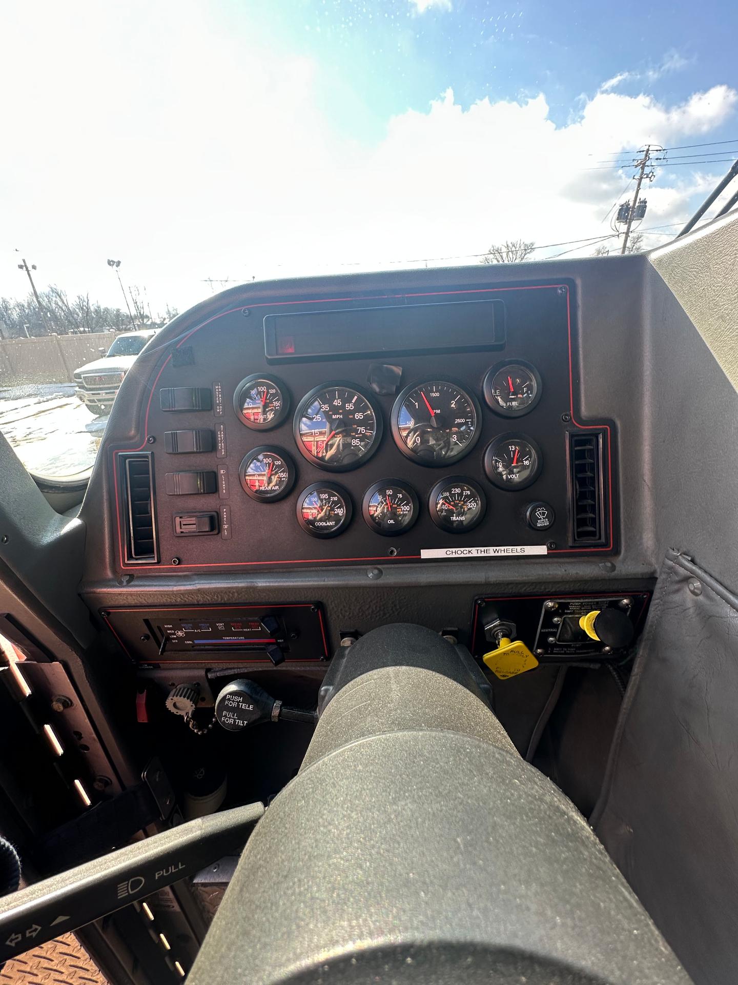 2000 E-One Cyclone Pumper - image 18