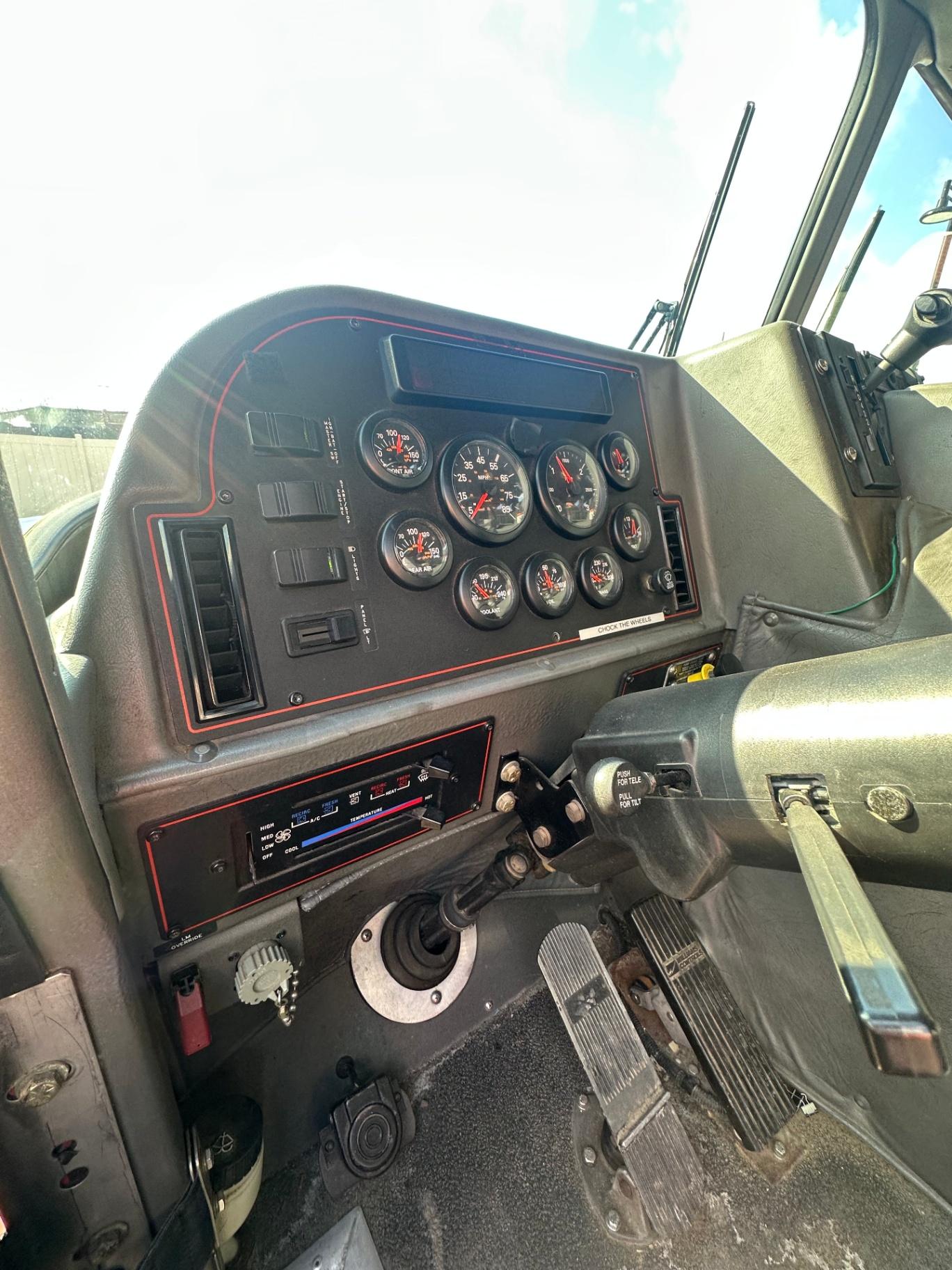 2000 E-One Cyclone Pumper - image 19