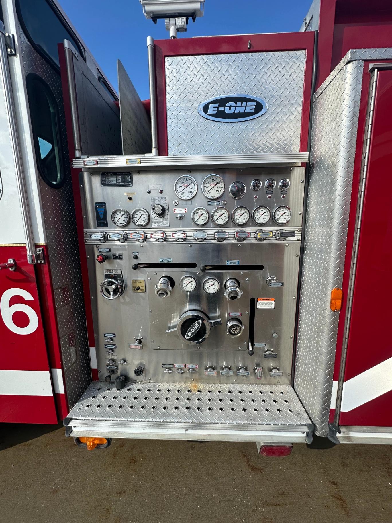 2000 E-One Cyclone Pumper - image 13