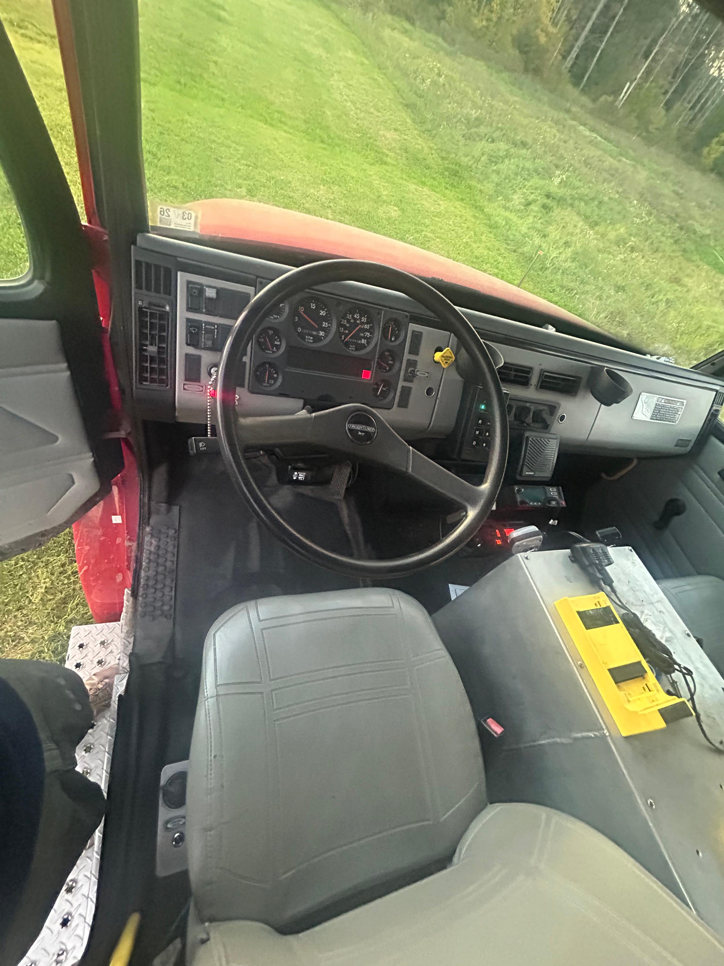1996 E-One Freightliner Pumper - image 14