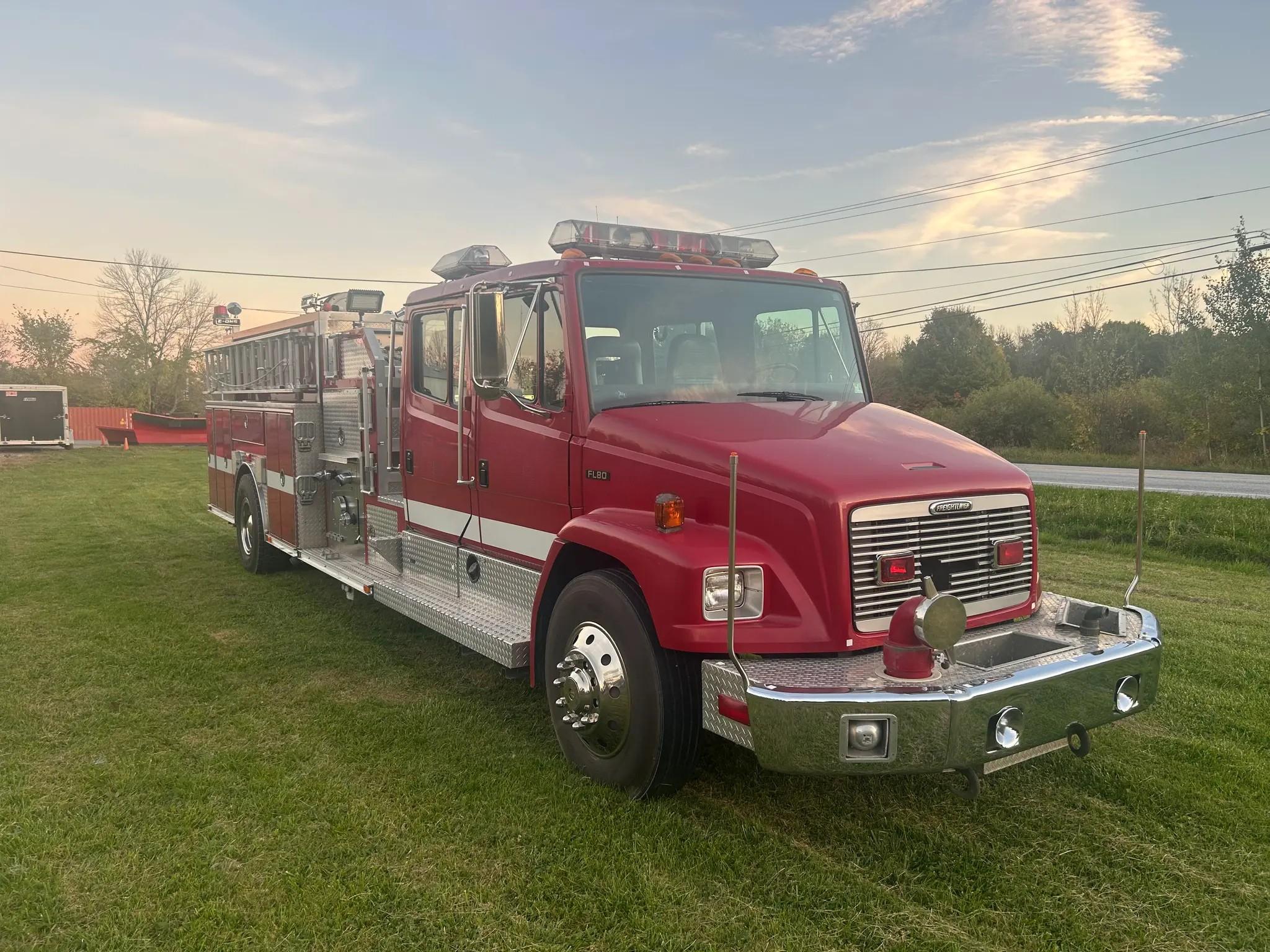 1996 E-One Freightliner Pumper - image 2