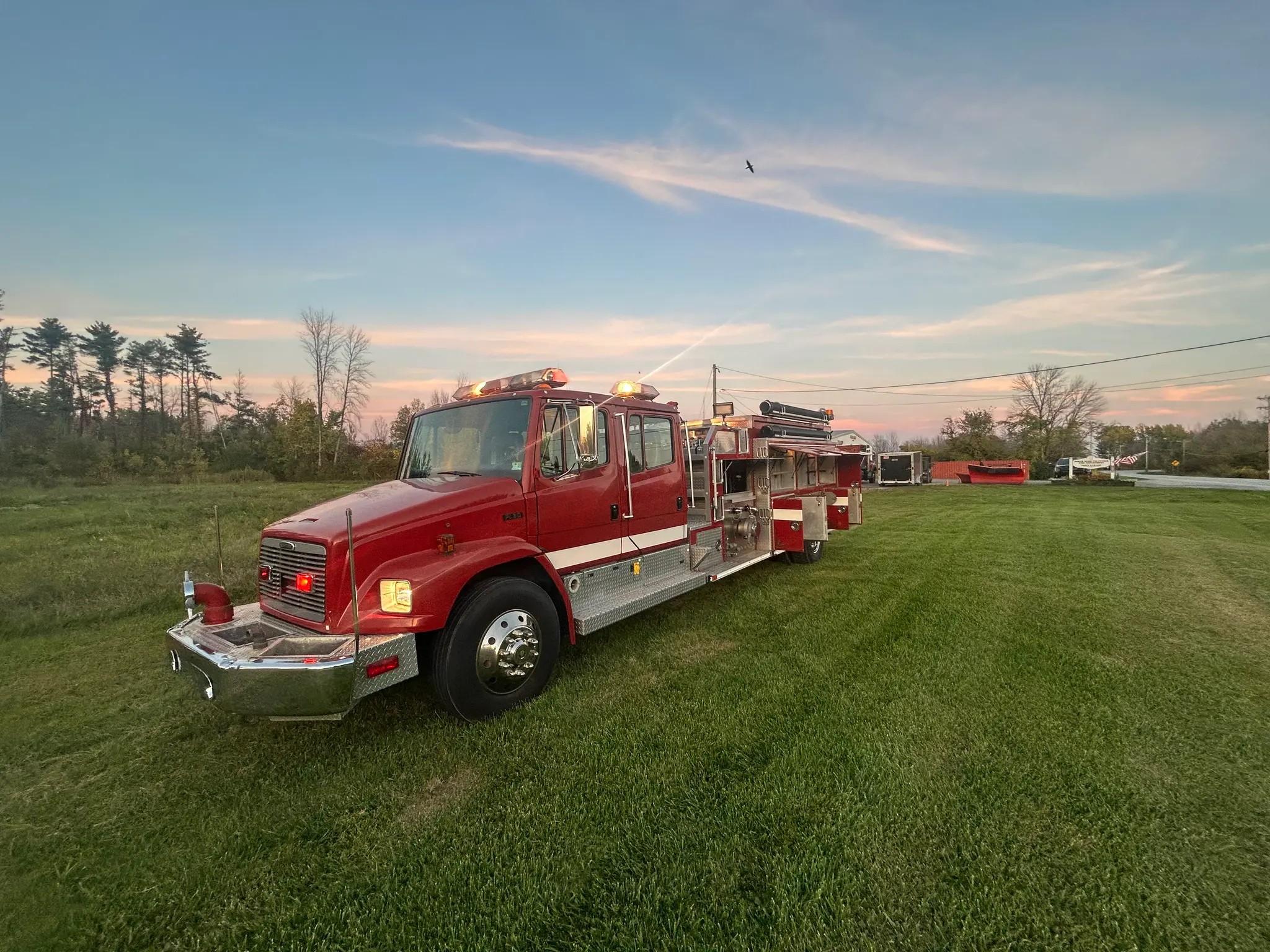 1996 E-One Freightliner Pumper - image 1