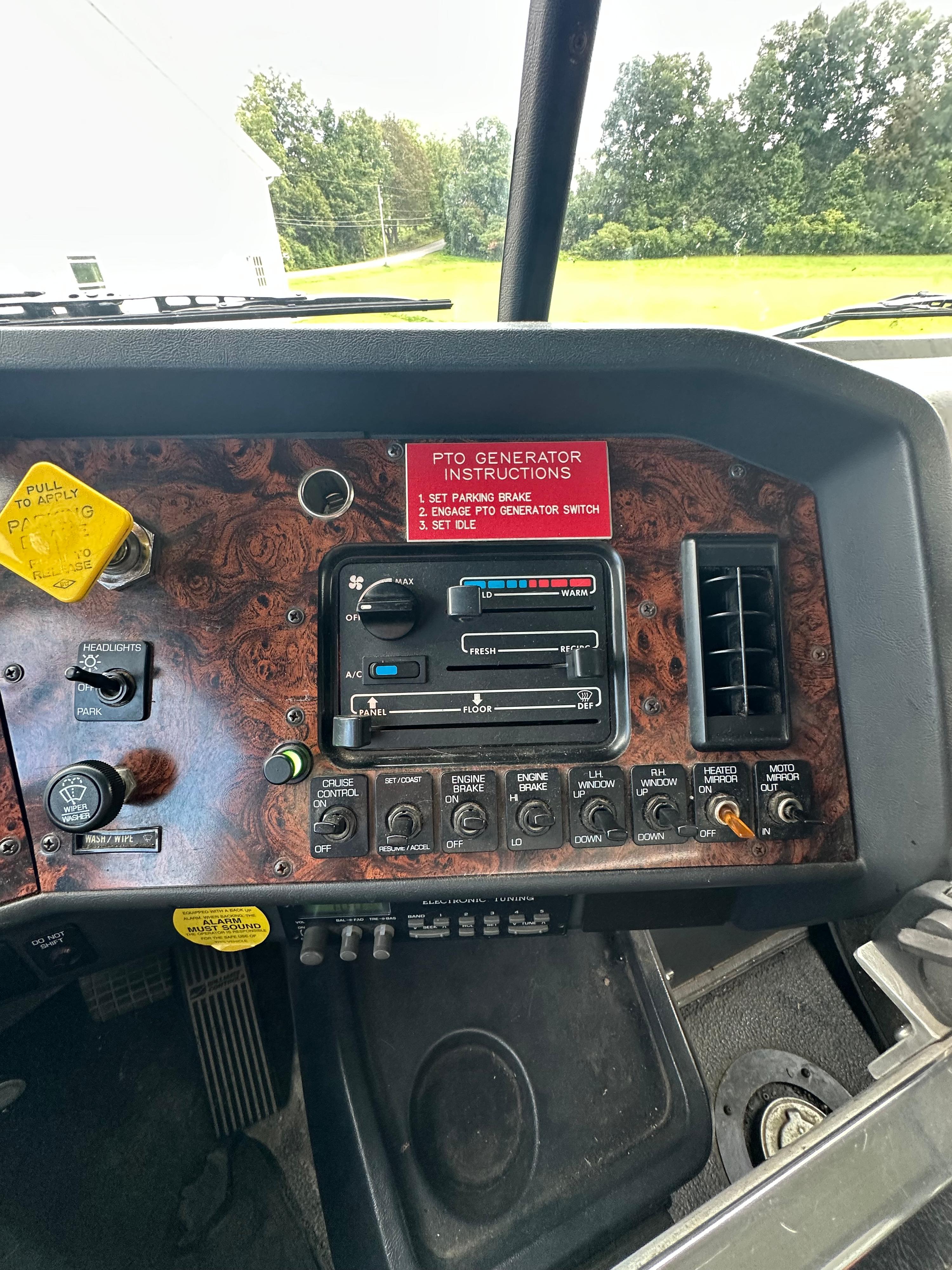 1997 Volvo Pumper - image 11