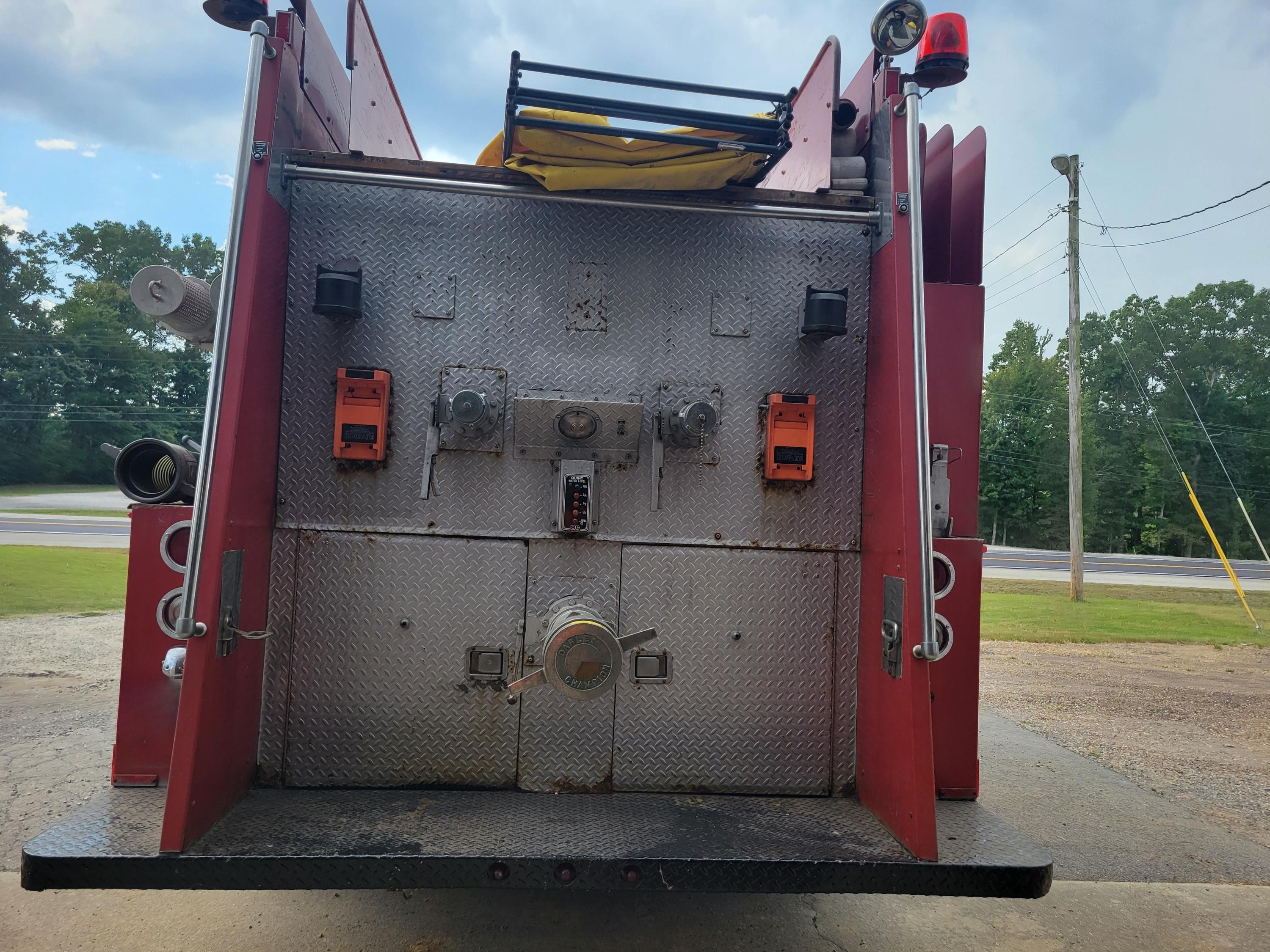 1982 Ford Pumper Tanker - image 3