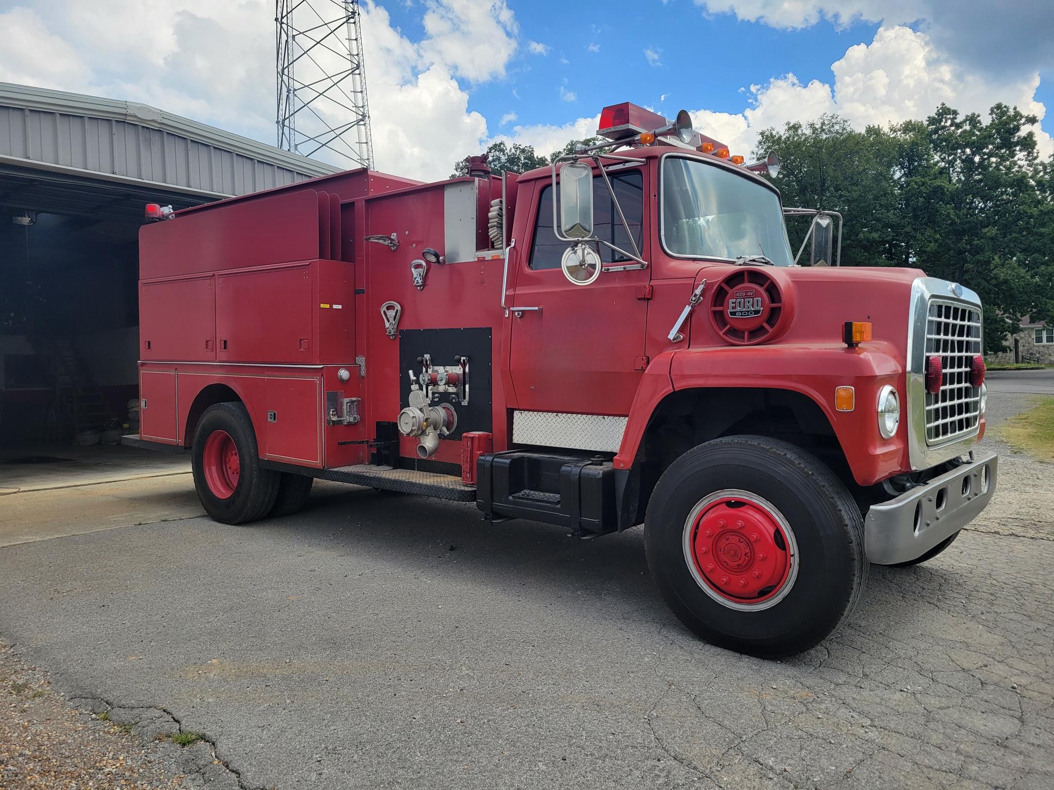 1982 Ford Pumper Tanker - image 2