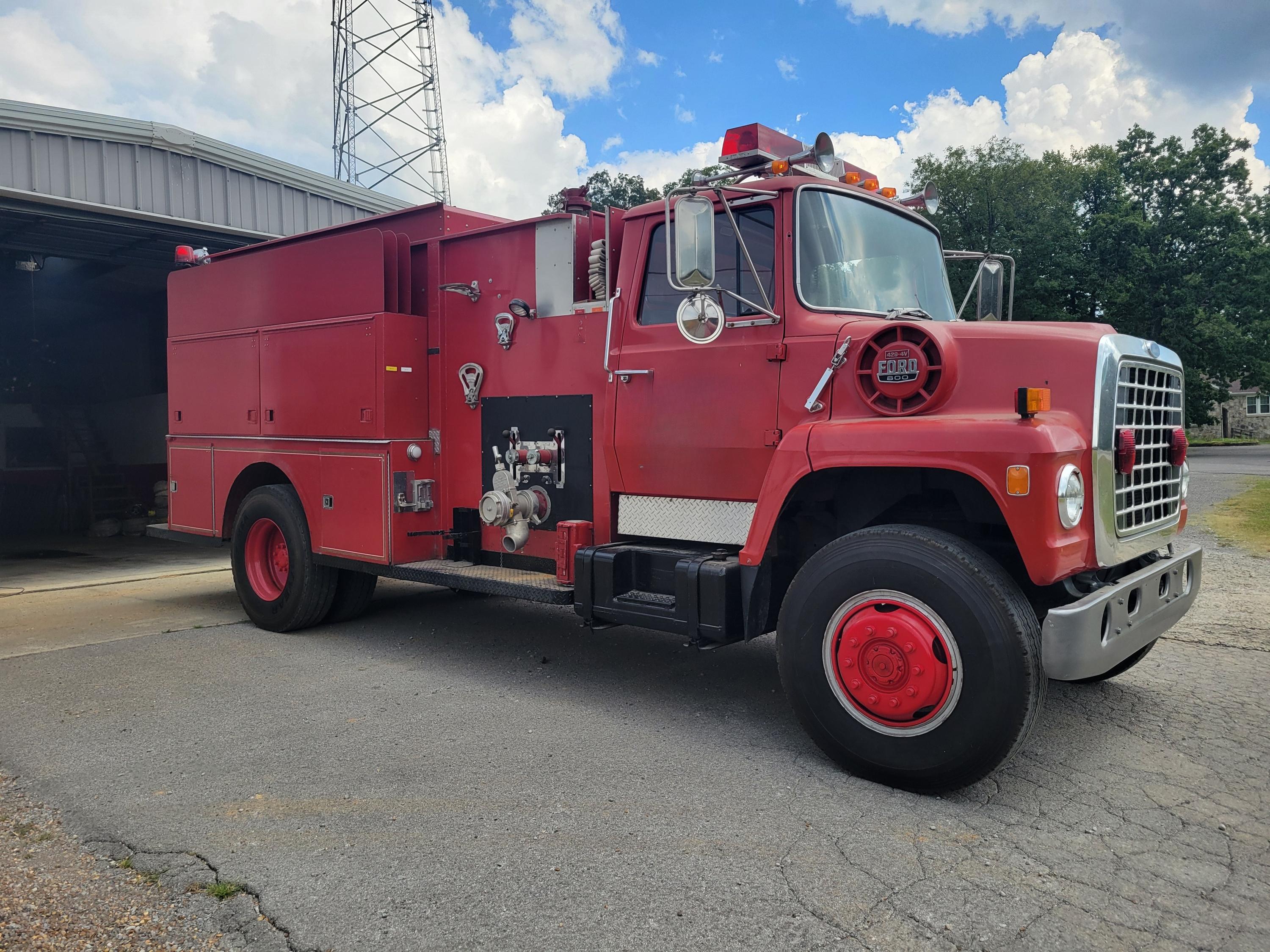 1982 Ford Pumper Tanker - image 2