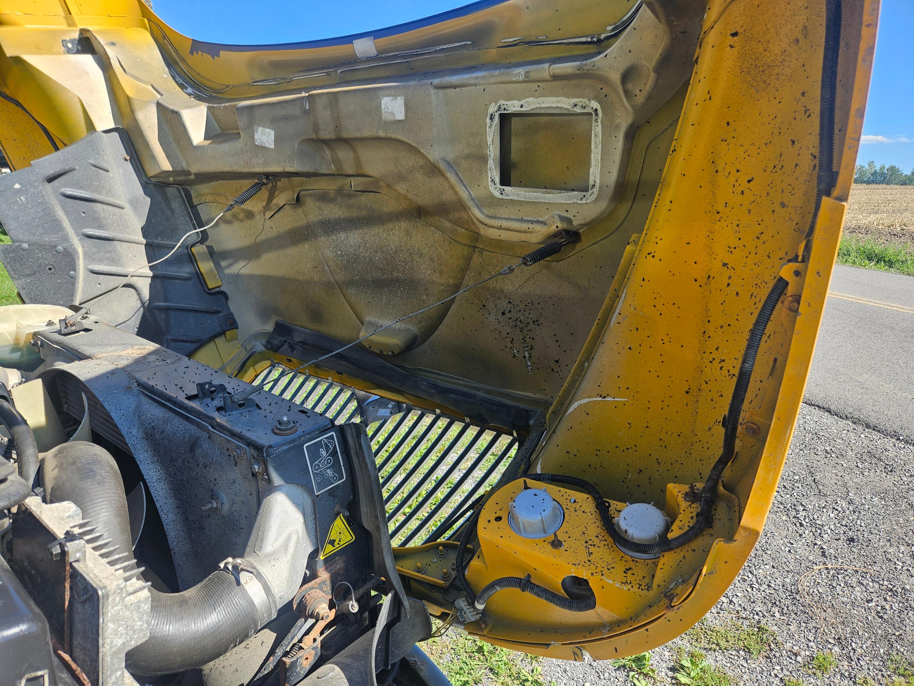 2010 International 4300 durastar Dump Truck - image 8