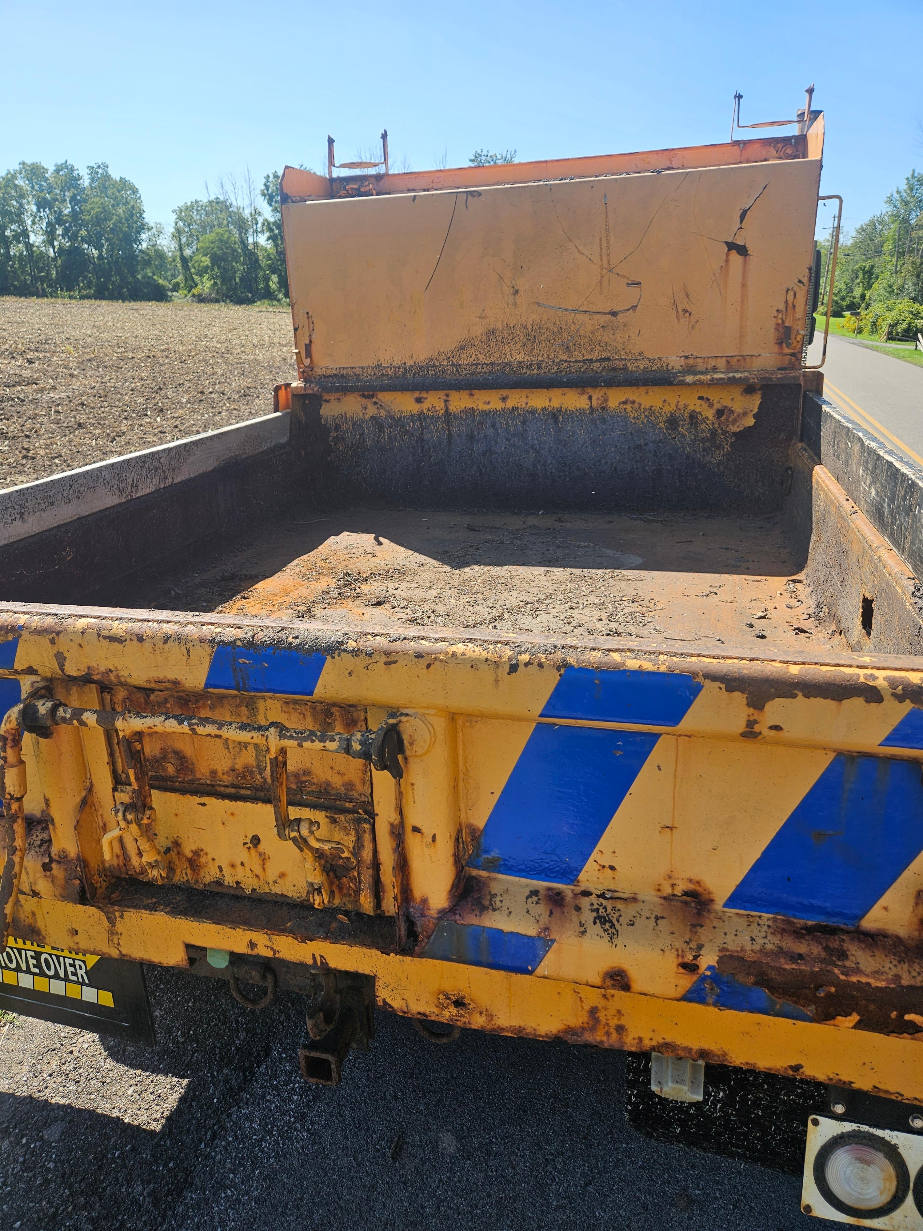 2010 International 4300 durastar Dump Truck - image 19