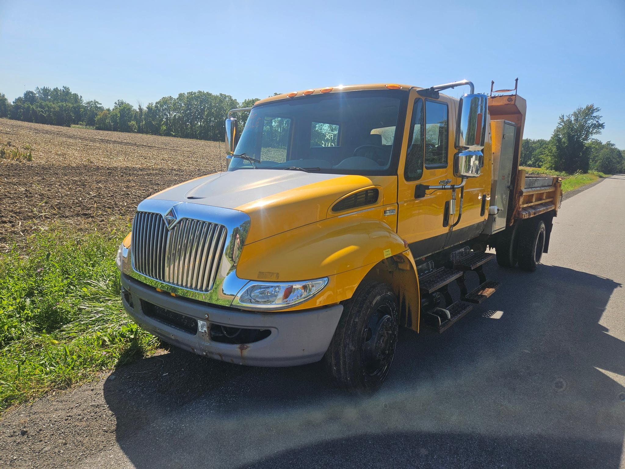 2010 International 4300 durastar Dump Truck - image 1