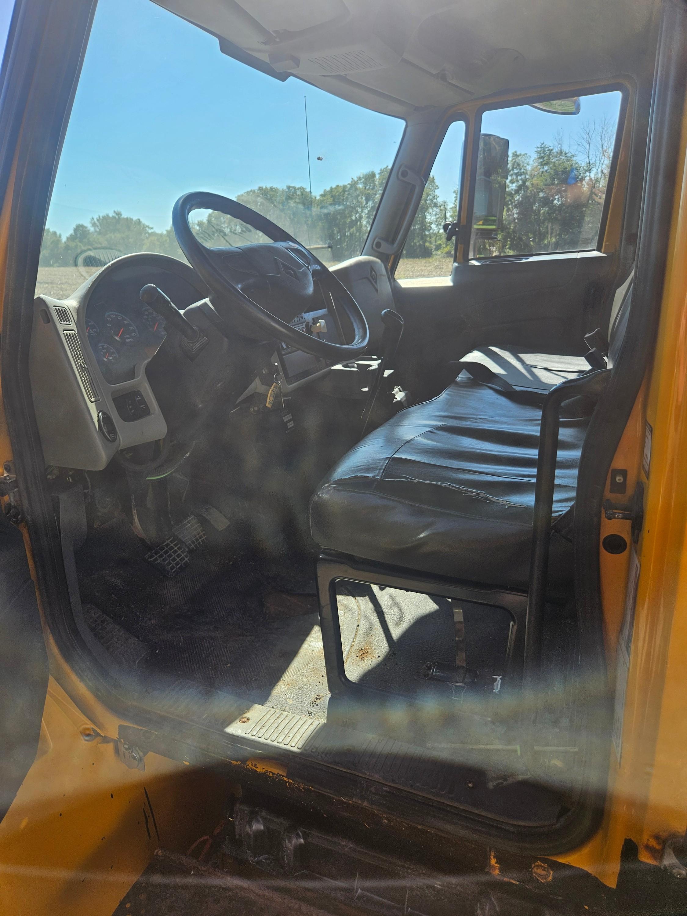 2010 International 4300 durastar Dump Truck - image 10