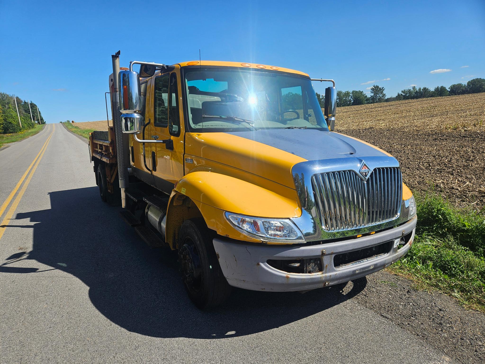 2010 International 4300 durastar Dump Truck - image 3