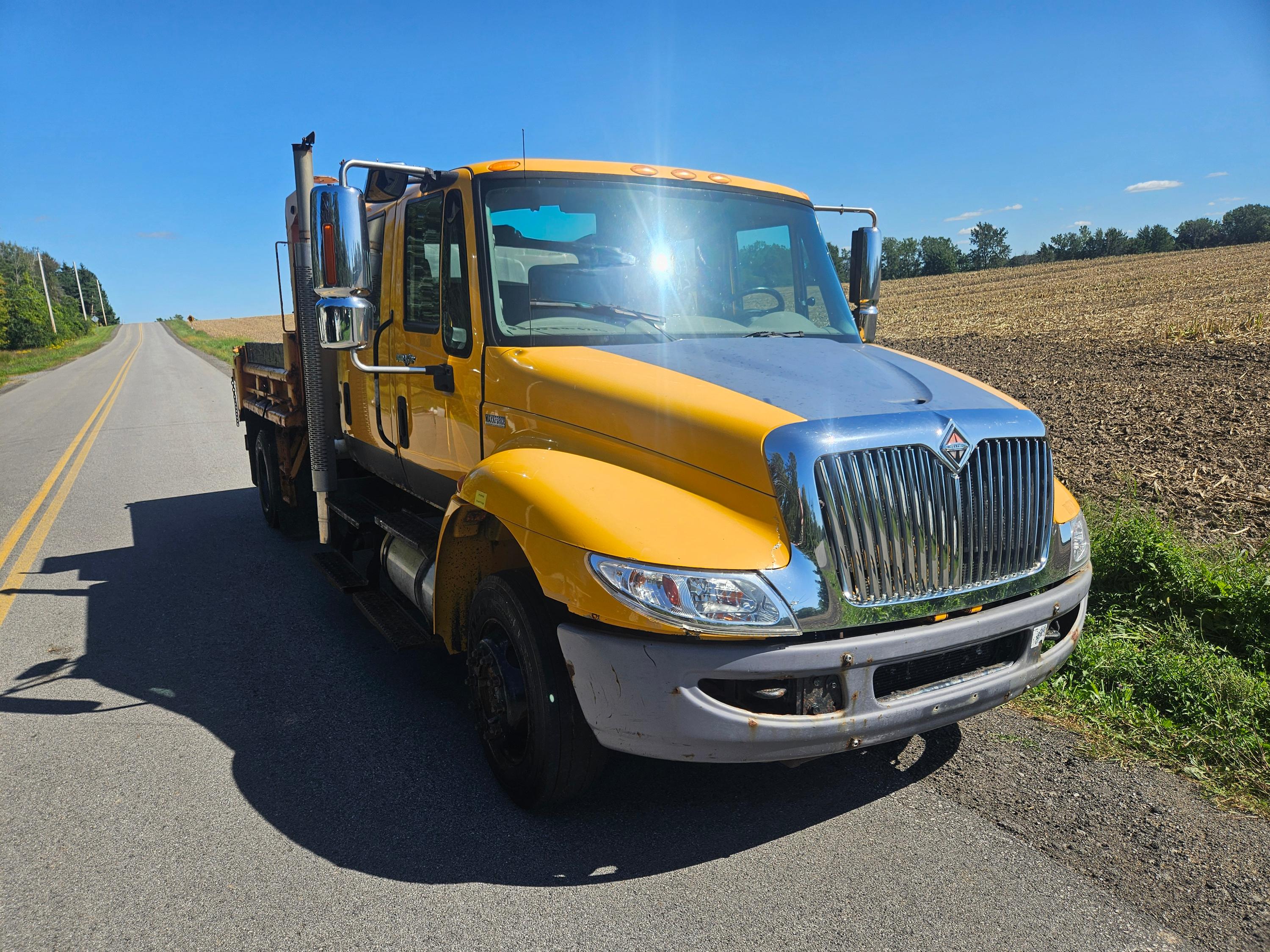 2010 International 4300 durastar Dump Truck - image 3