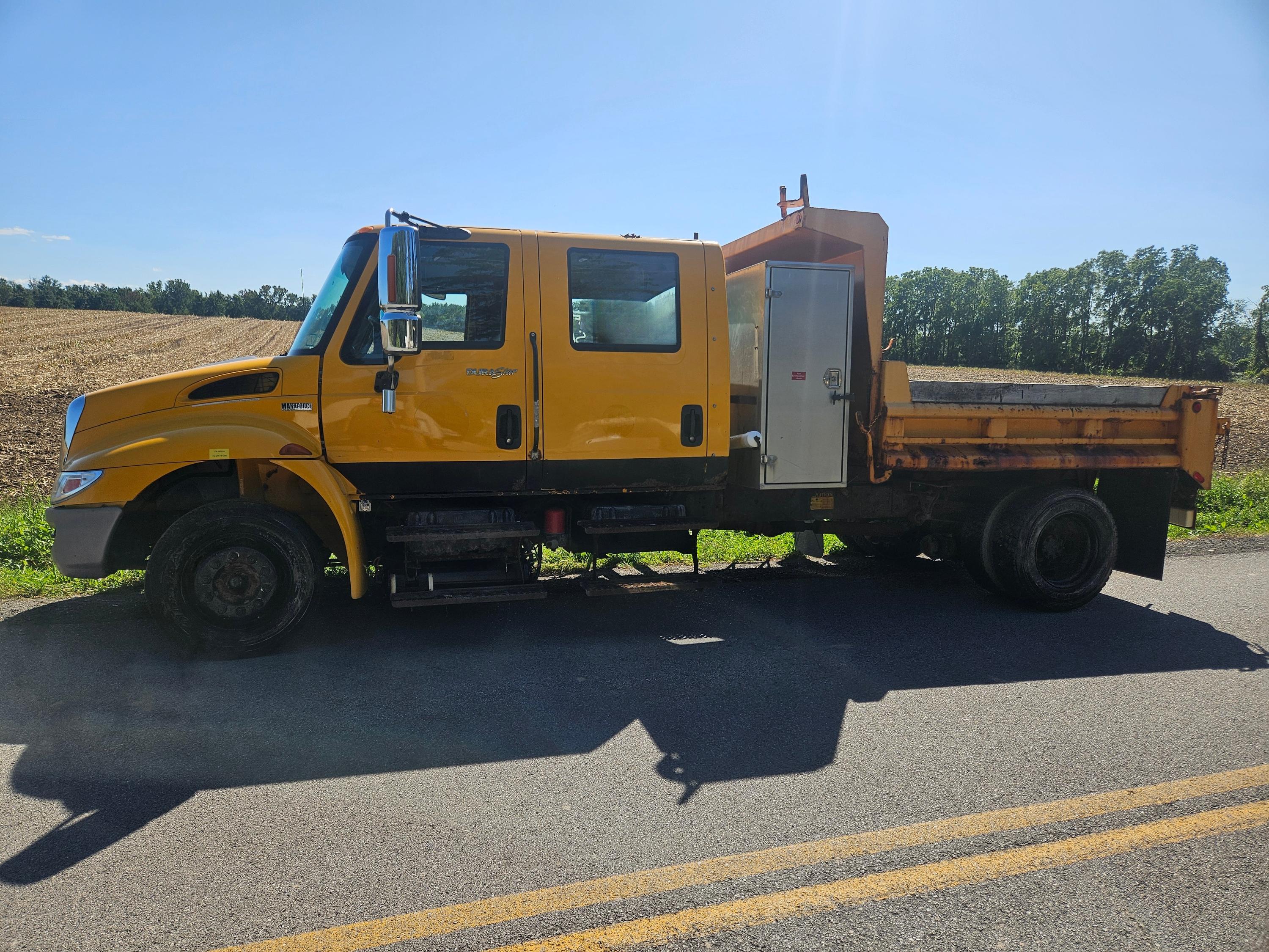 2010 International 4300 durastar Dump Truck - image 16