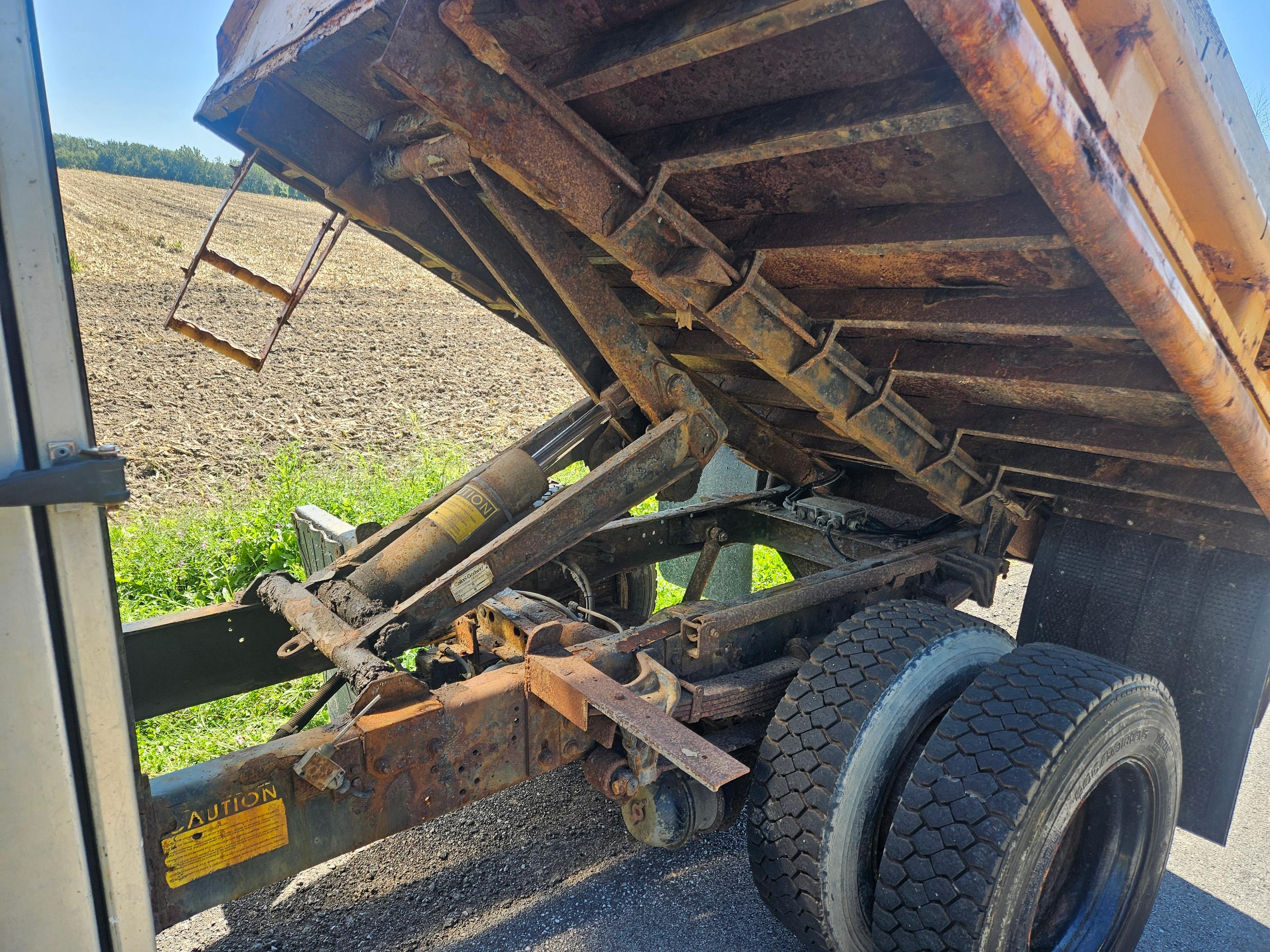 2010 International 4300 durastar Dump Truck - image 15