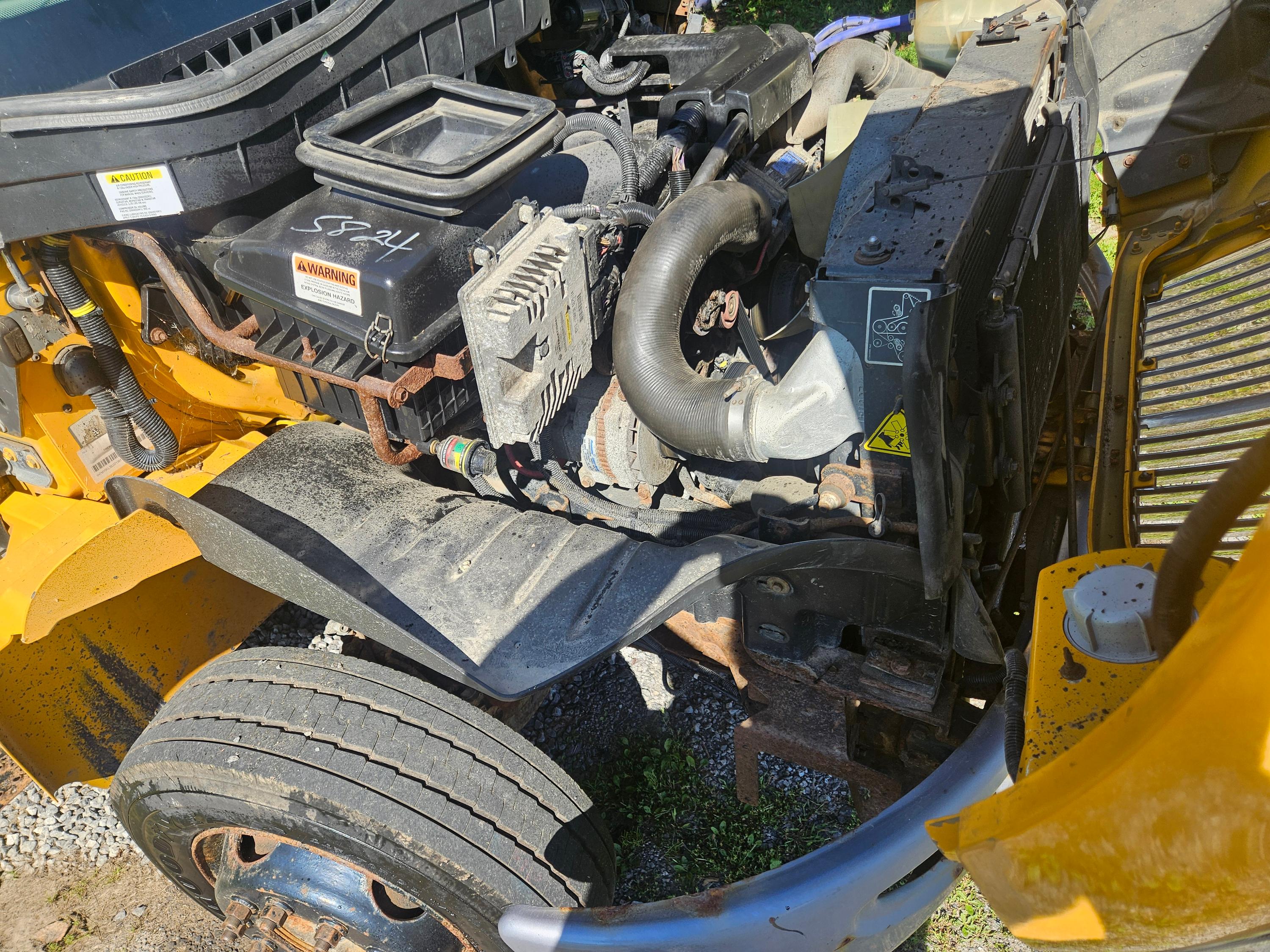 2010 International 4300 durastar Dump Truck - image 13