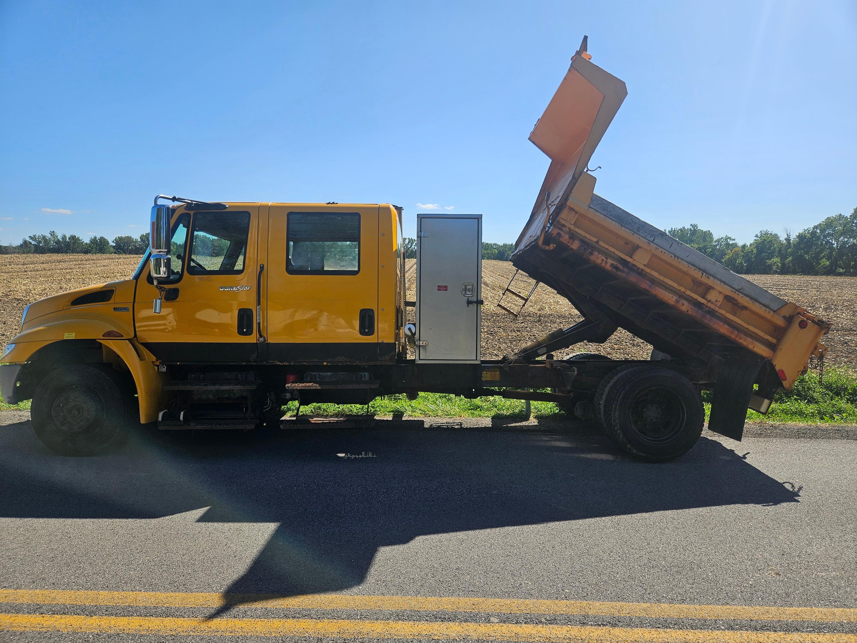 2010 International 4300 durastar Dump Truck - image 20