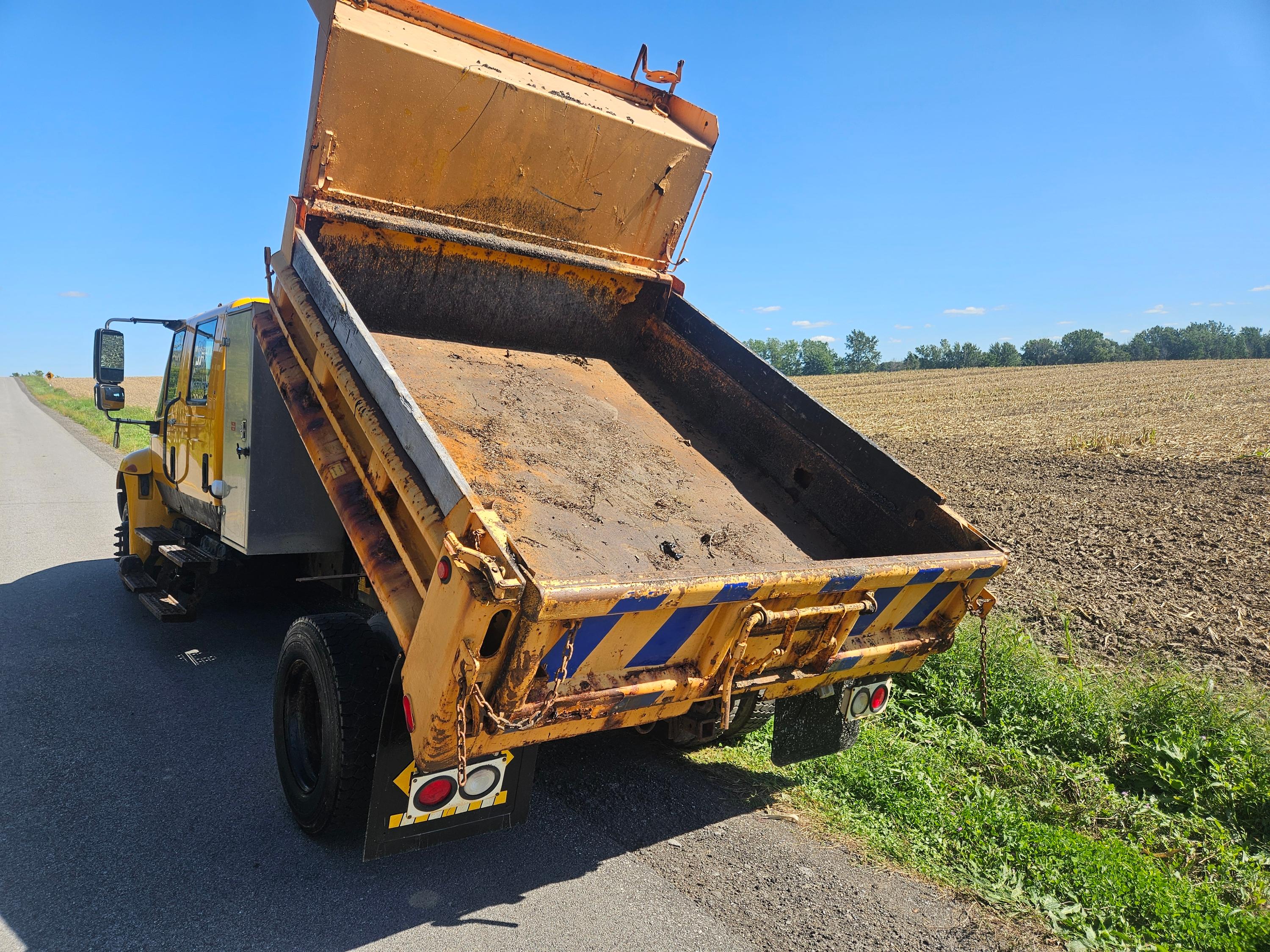 2010 International 4300 durastar Dump Truck - image 18