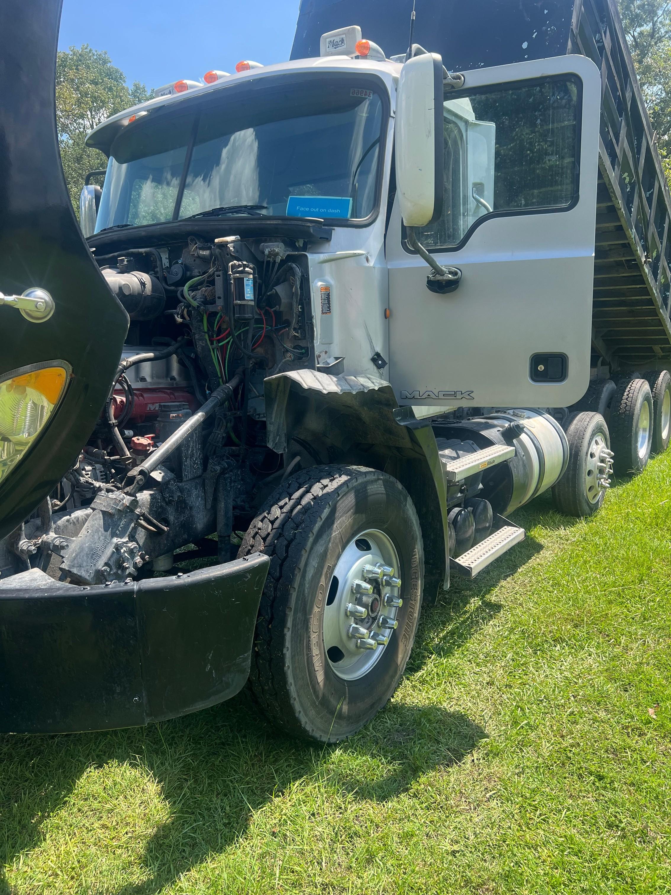 2012 Mack 600 Dump Truck - image 1