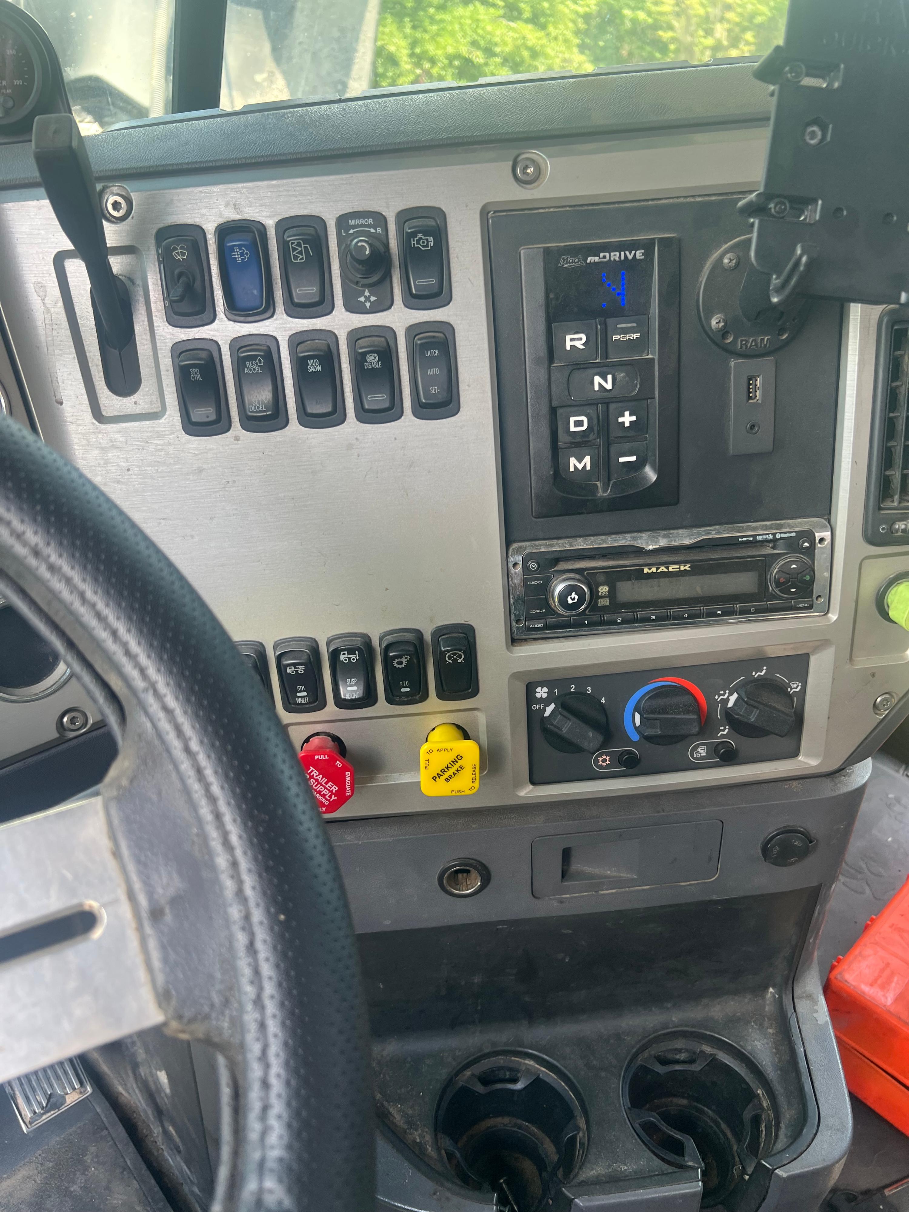 2012 Mack 600 Dump Truck - image 4