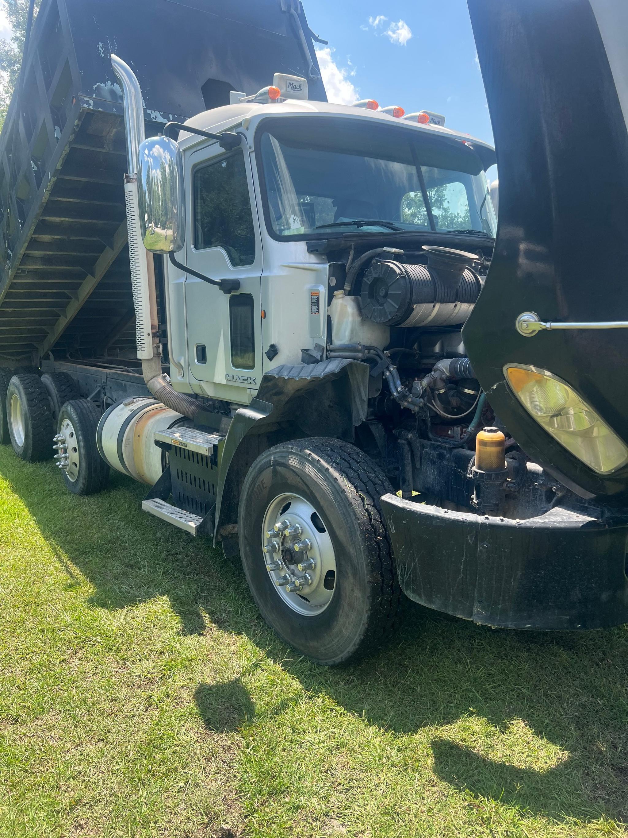 2012 Mack 600 Dump Truck - image 2