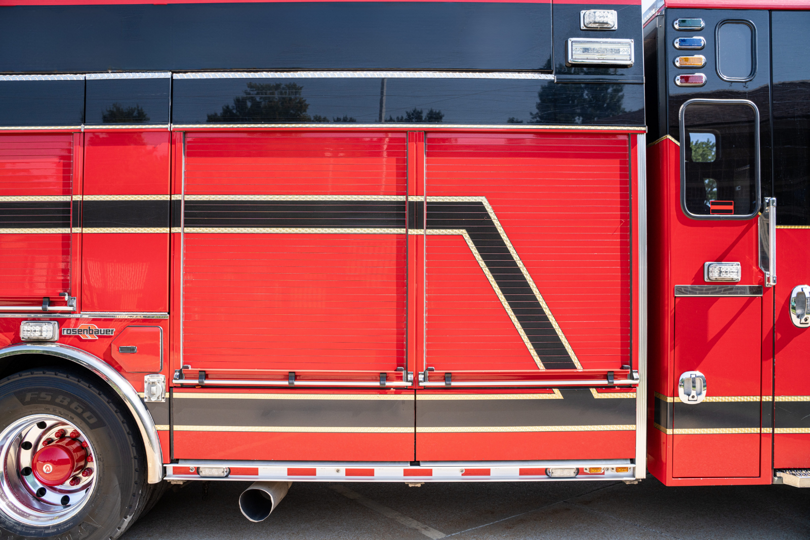 2014 Rosenbauer Commander Rescue Pumper - image 12