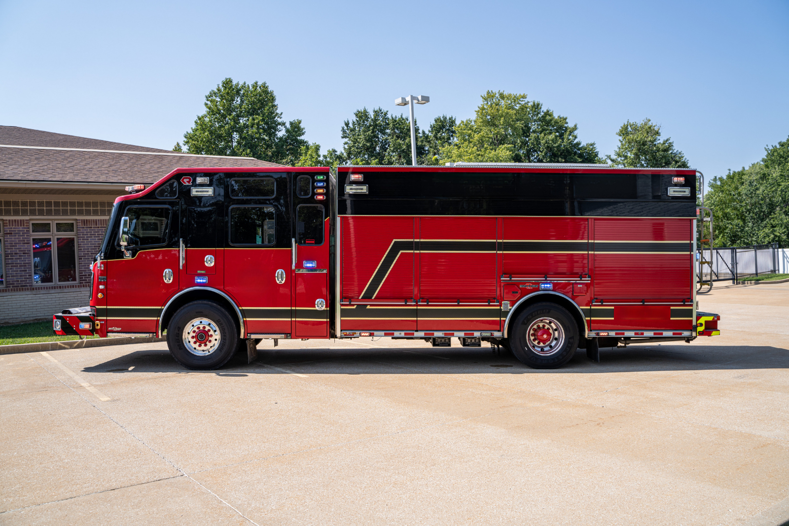 2014 Rosenbauer Commander Rescue Pumper - image 6