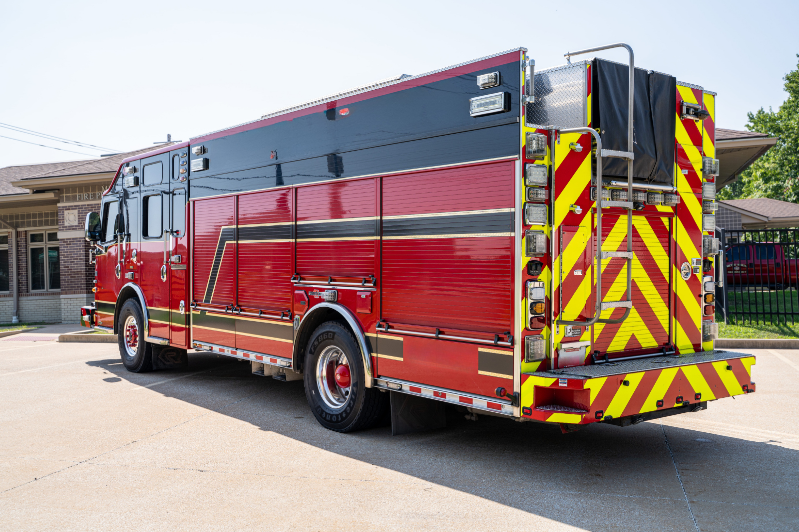 2014 Rosenbauer Commander Rescue Pumper - image 13