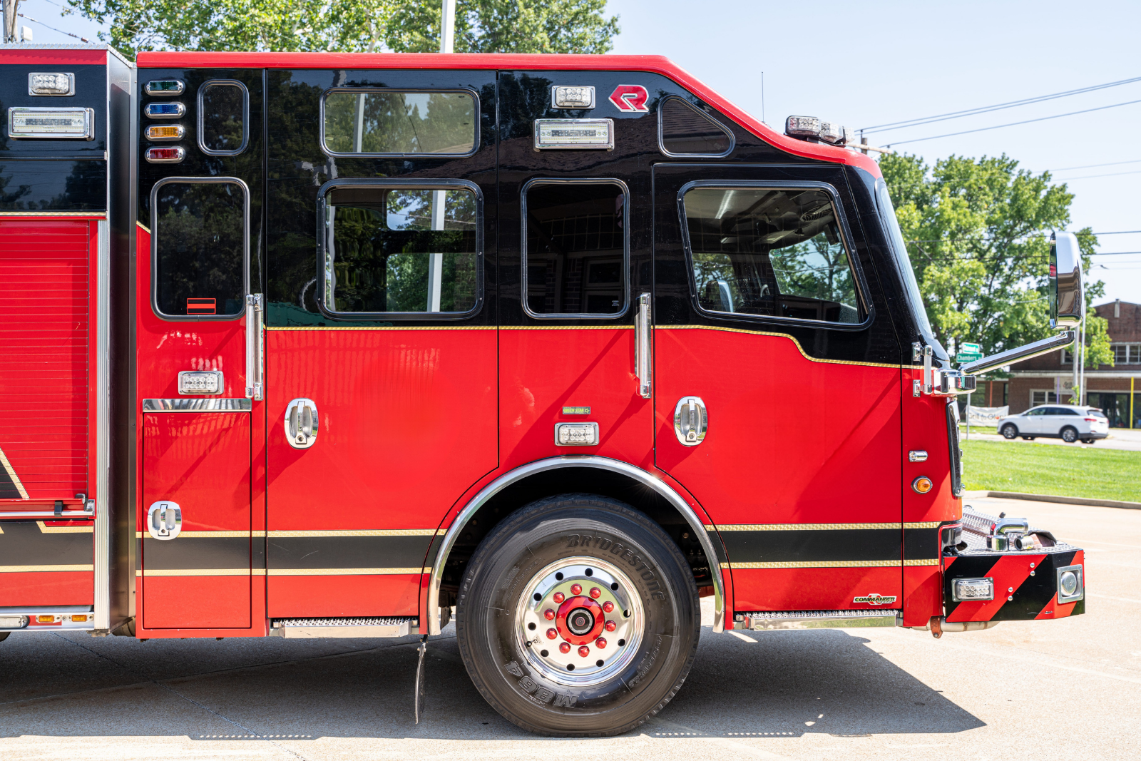 2014 Rosenbauer Commander Rescue Pumper - image 9