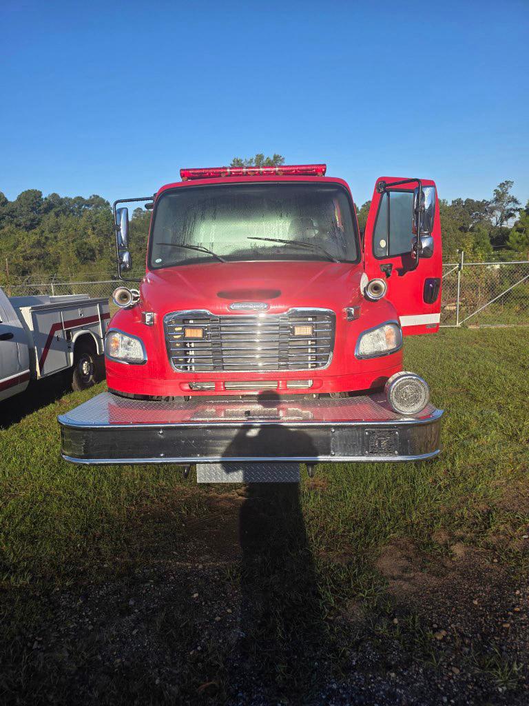 2006 Freightliner Pumper - image 2