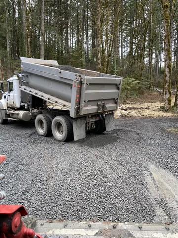 2010 Mack Granite Gold Bulldog Dump Truck & Trailer - image 4