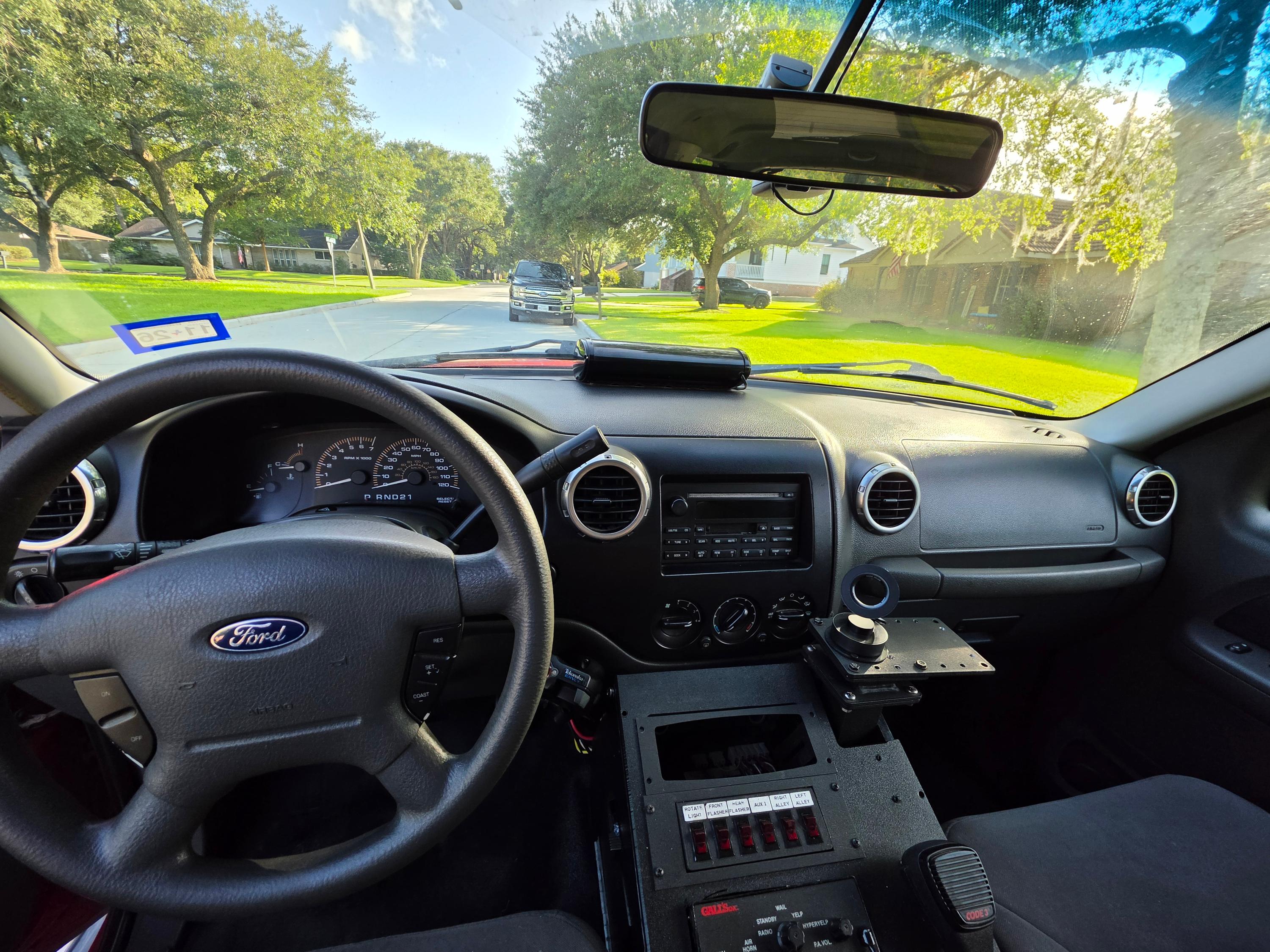 2003 Ford Expedition Command Truck - image 9