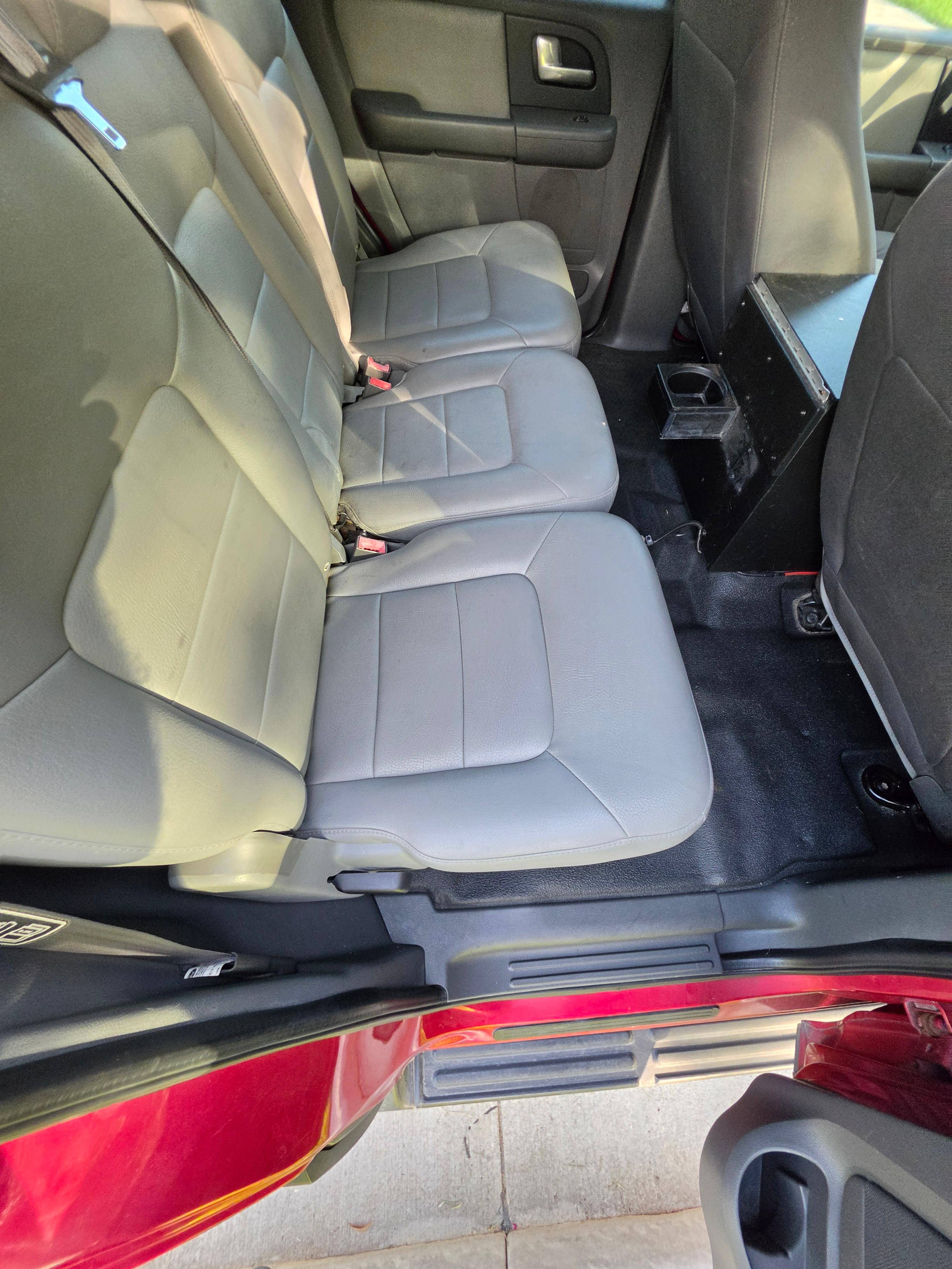 2003 Ford Expedition Command Truck - image 15