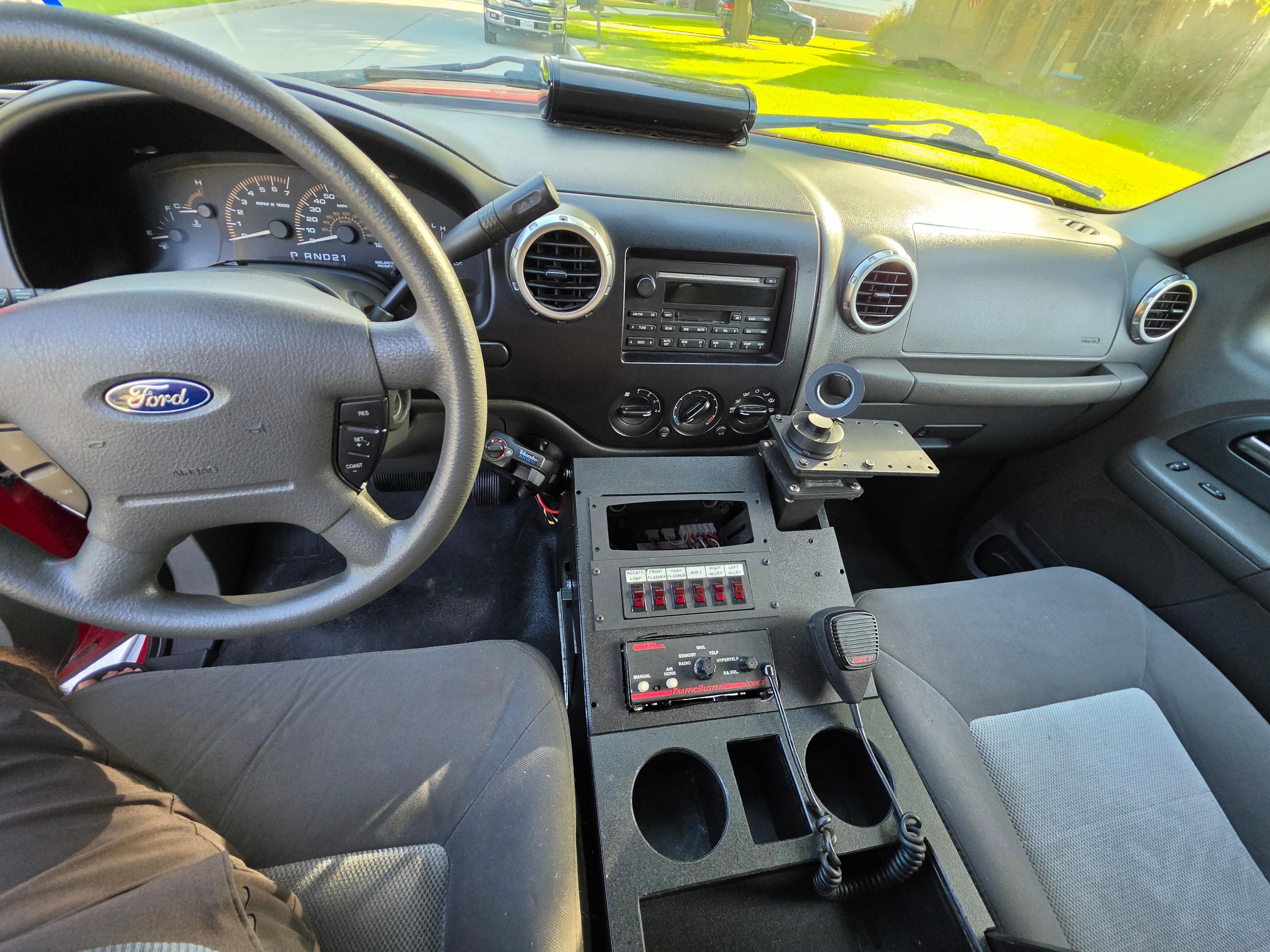 2003 Ford Expedition Command Truck - image 10