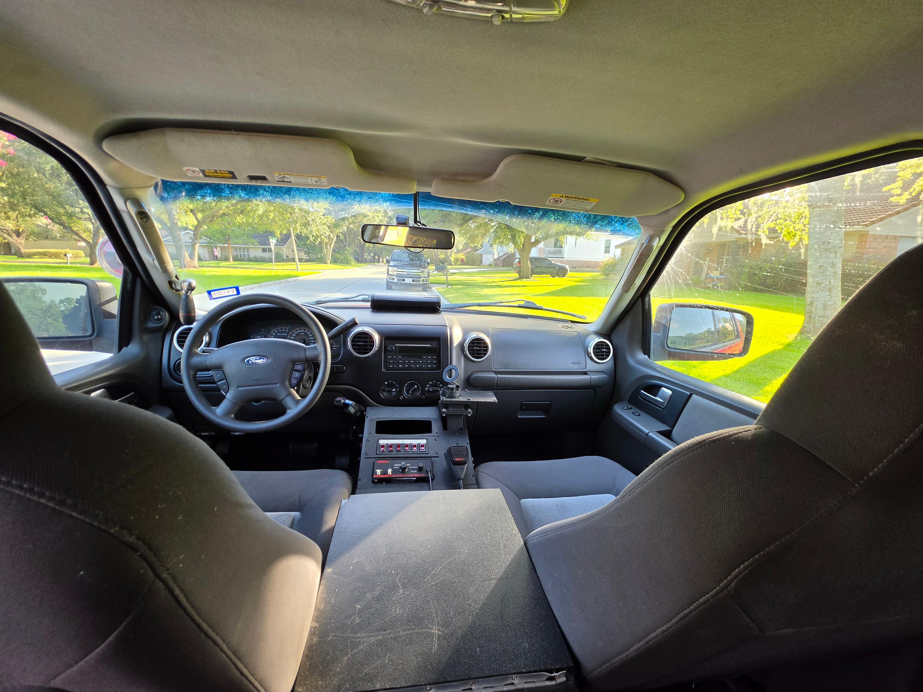 2003 Ford Expedition Command Truck - image 13