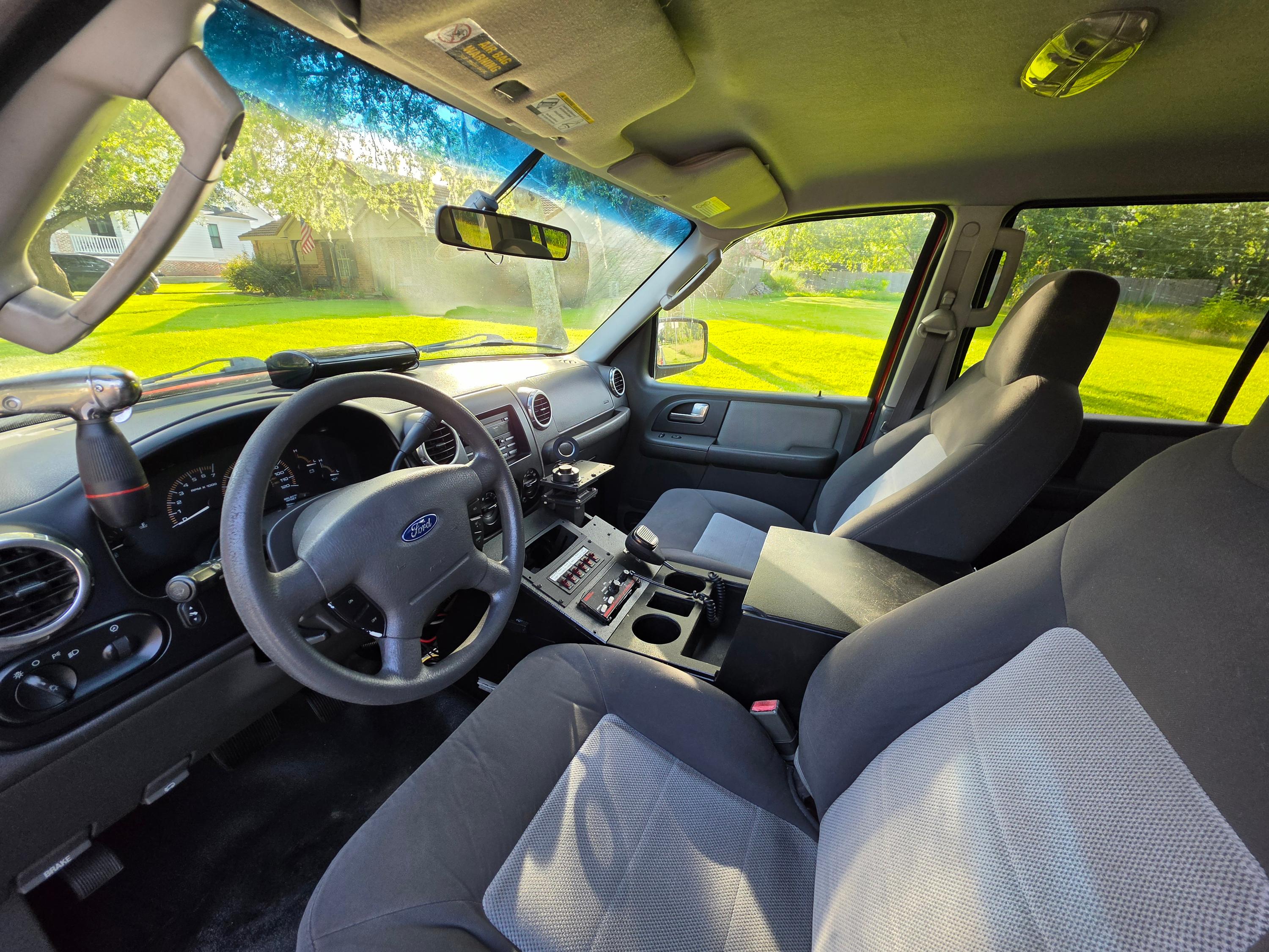 2003 Ford Expedition Command Truck - image 11